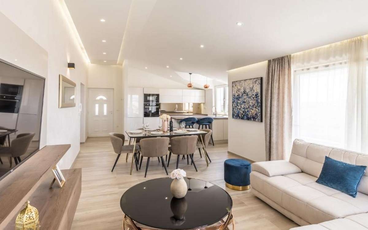 Two bedroom apartment with balcony and sea view Kaštel Lukšić, Kaštela  A-b