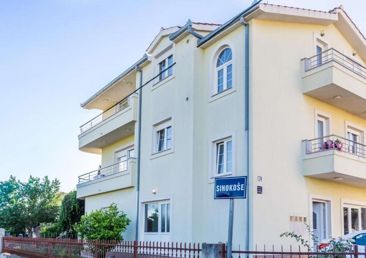 Two bedroom apartment with balcony and sea view Kaštel Lukšić, Kaštela  A-b