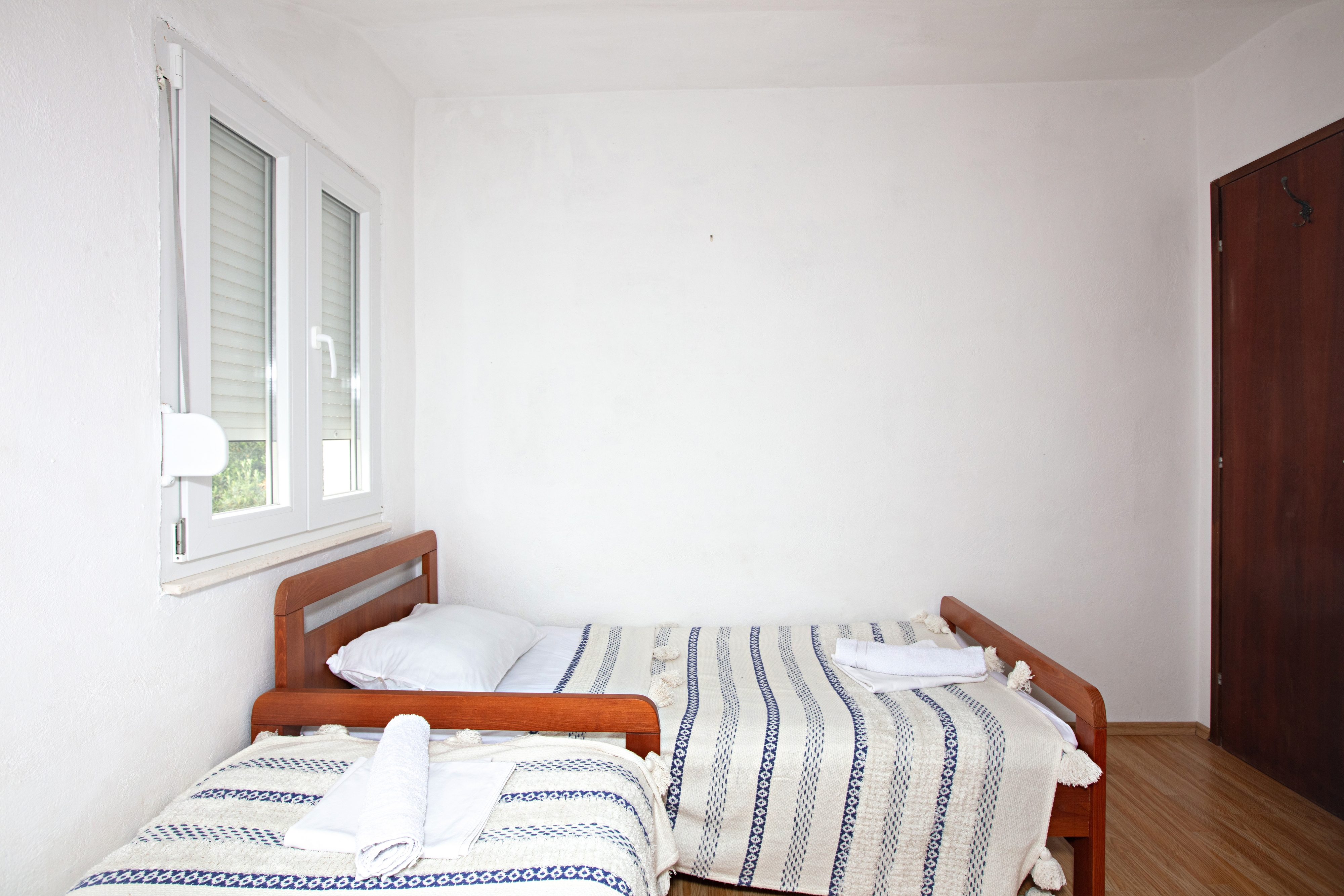 Three bedroom apartment with terrace Rogoznica  A-a
