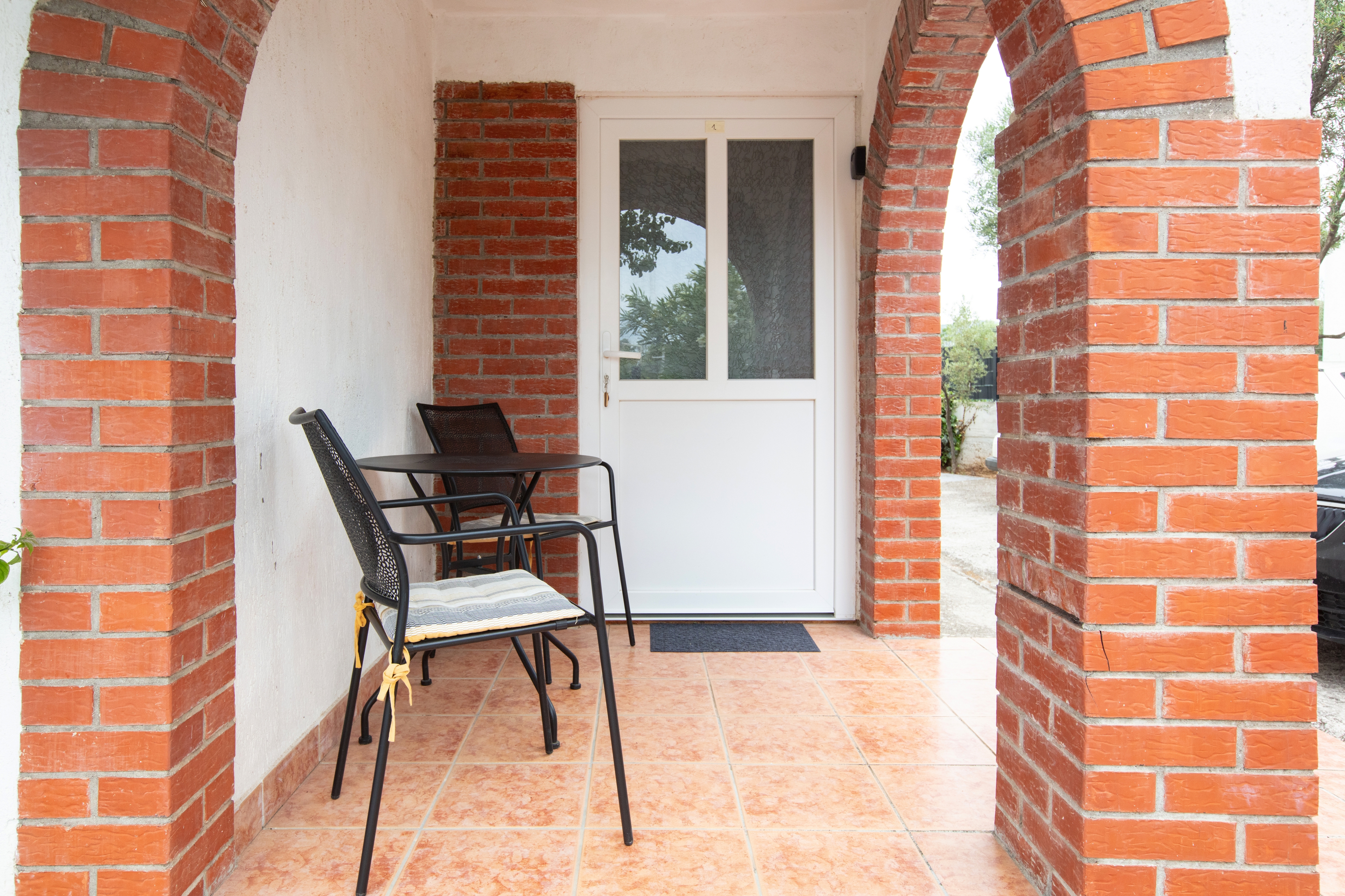 Three bedroom apartment with terrace Rogoznica  A-a