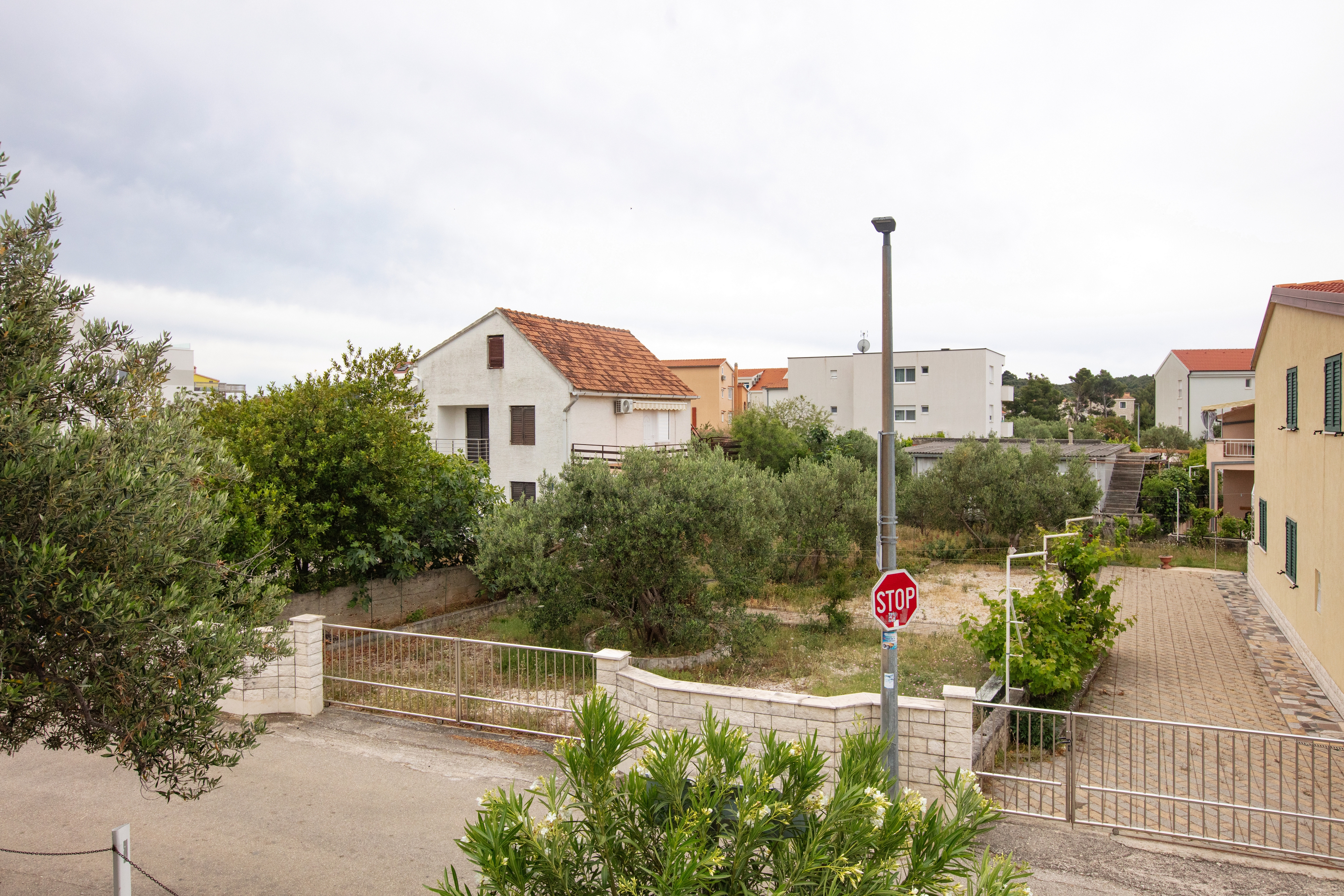 Three bedroom apartment with terrace Rogoznica  A-a