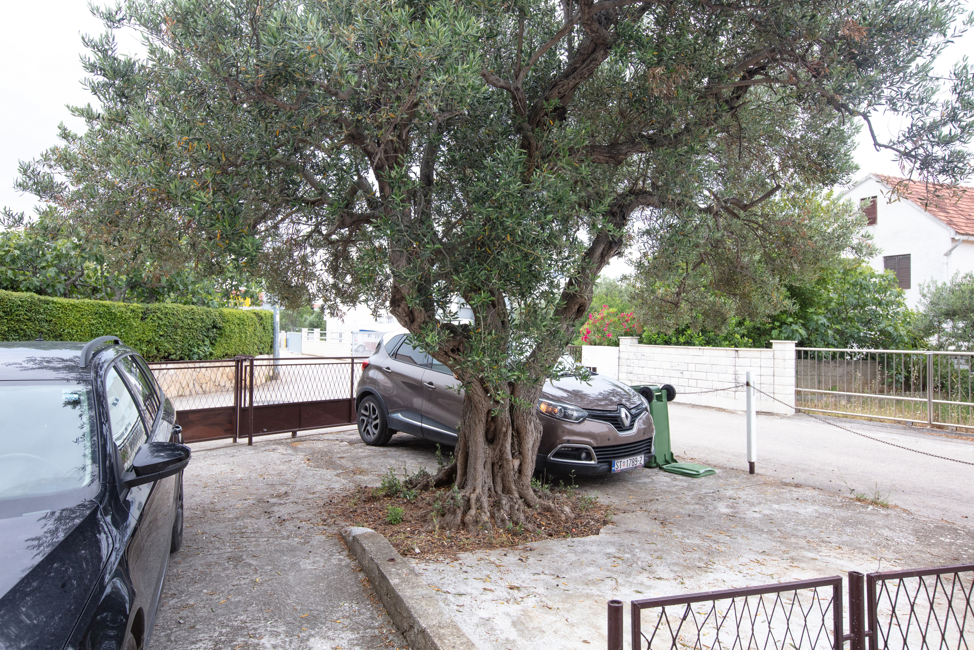 Three bedroom apartment with terrace Rogoznica  A-a