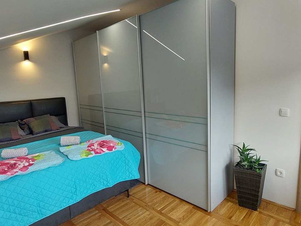 Three bedroom apartment with terrace Duga Resa, Karlovac  A-a