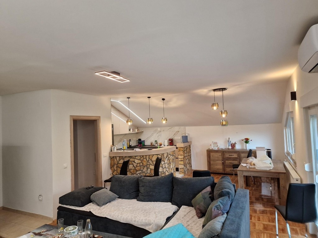 Three bedroom apartment with terrace Duga Resa, Karlovac  A-a