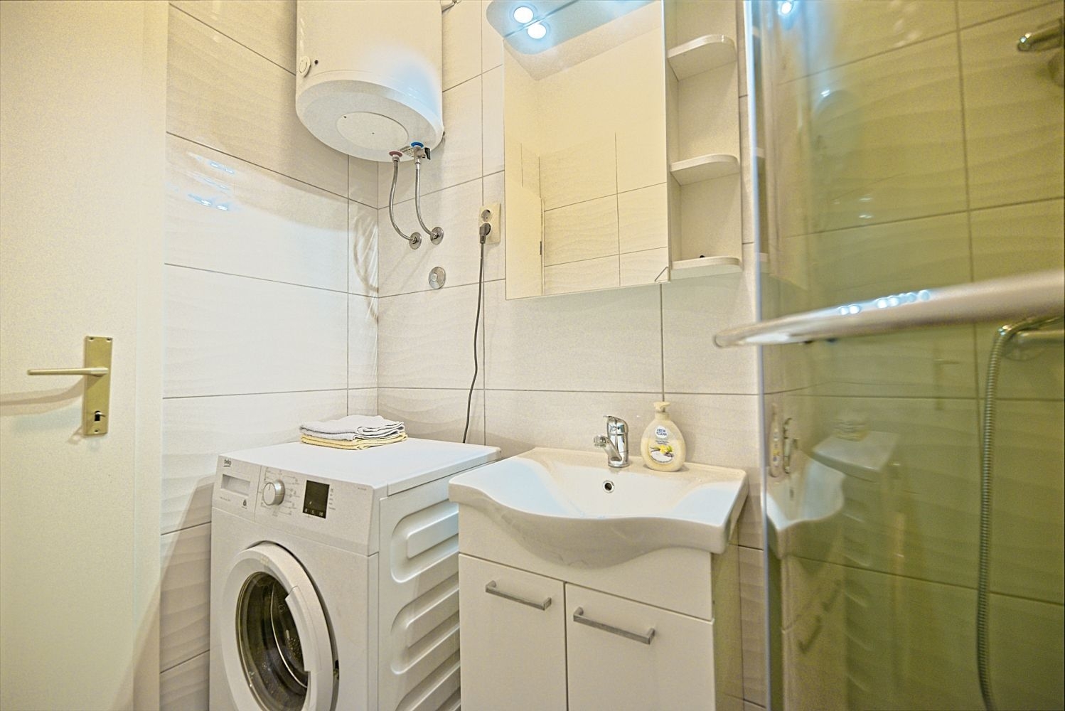 One bedroom apartment with terrace and sea view Postira, Brač  A-a