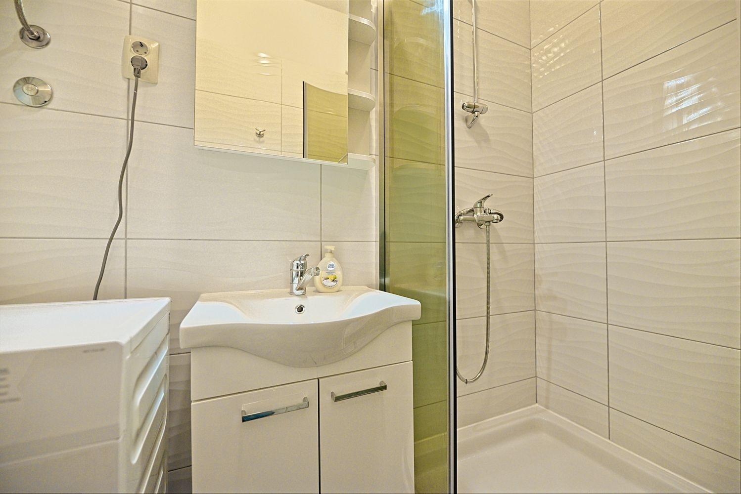 One bedroom apartment with terrace and sea view Postira, Brač  A-a