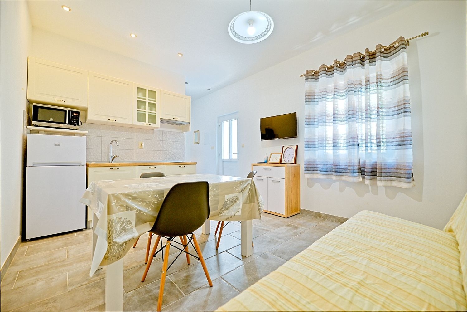 One bedroom apartment with terrace and sea view Postira, Brač  A-a