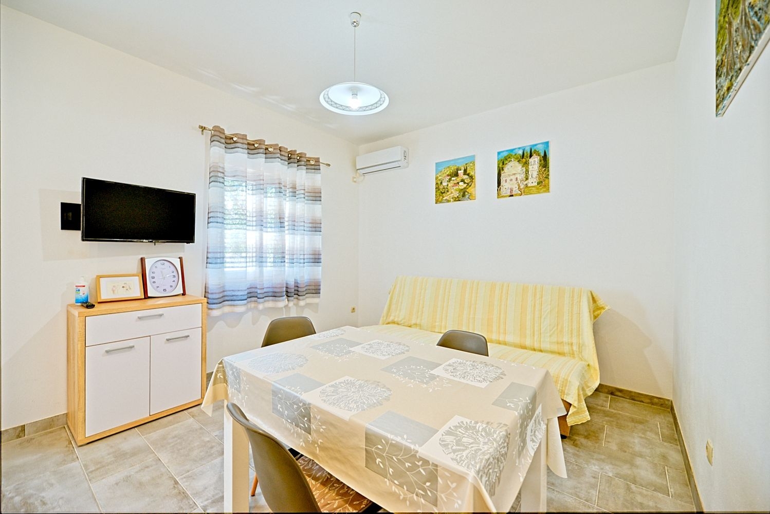 One bedroom apartment with terrace and sea view Postira, Brač  A-a