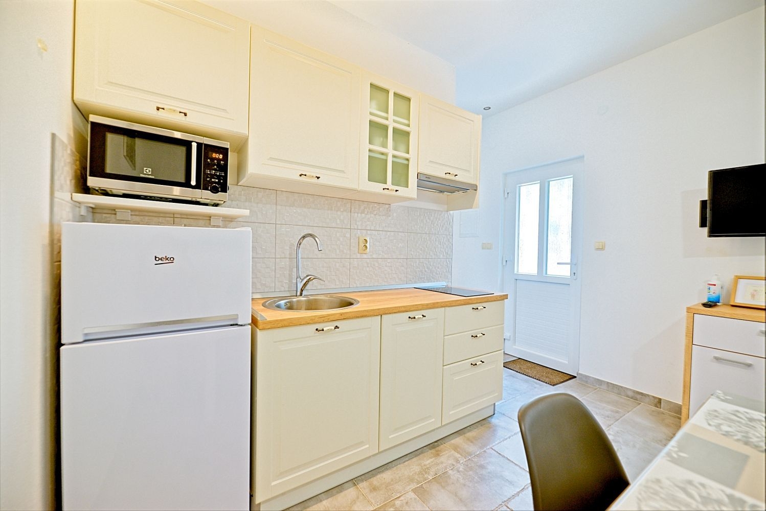 One bedroom apartment with terrace and sea view Postira, Brač  A-a