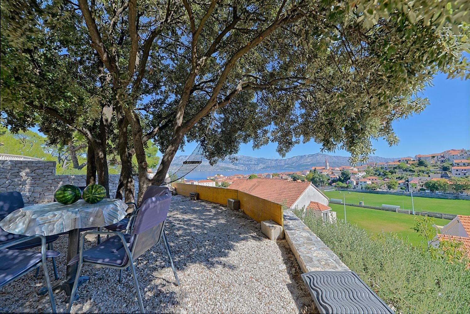 One bedroom apartment with terrace and sea view Postira, Brač  A-a
