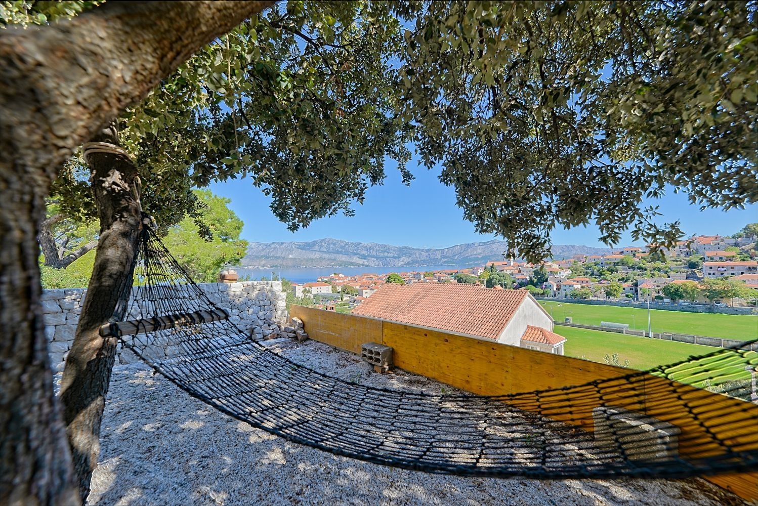 One bedroom apartment with terrace and sea view Postira, Brač  A-a