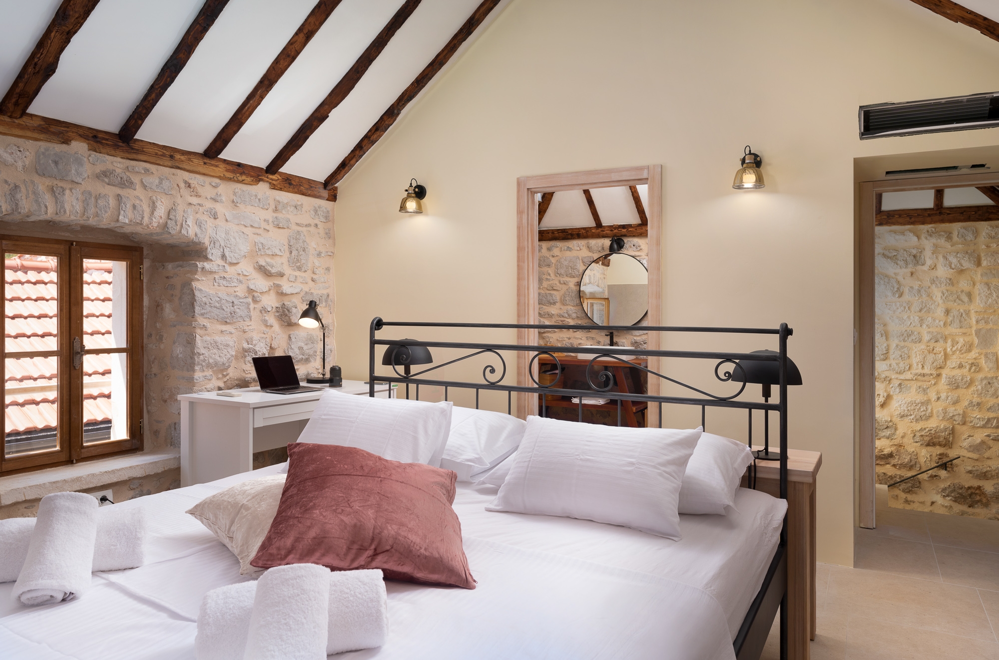 Two bedroom house with terrace and sea view Pitve, Hvar  K