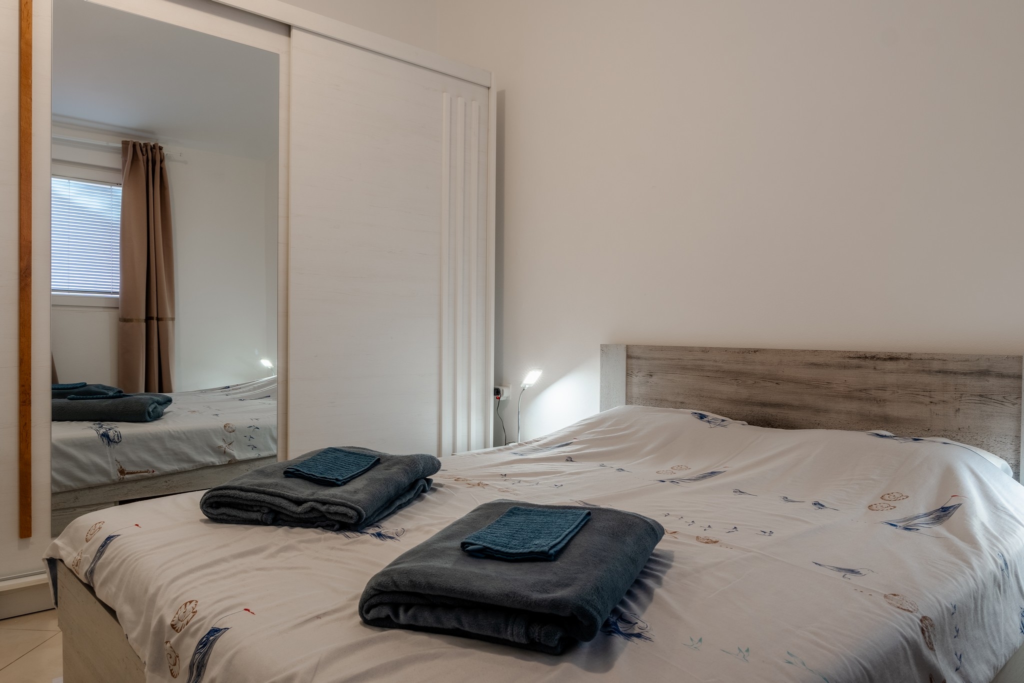One bedroom apartment with air-conditioning Vir - Kozjak, Vir  A-a