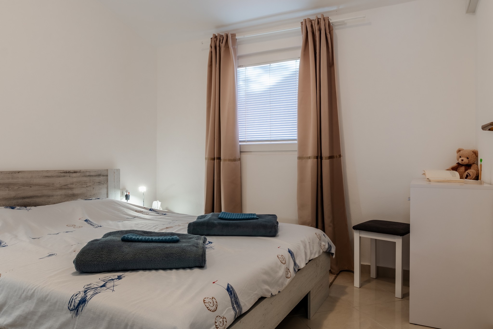 One bedroom apartment with air-conditioning Vir - Kozjak, Vir  A-a