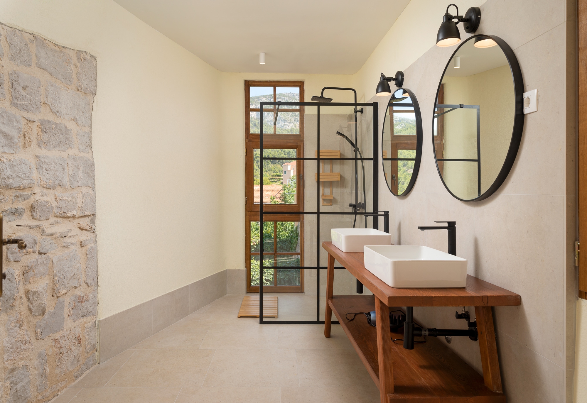 One bedroom house with balcony and sea view Pitve, Hvar  K
