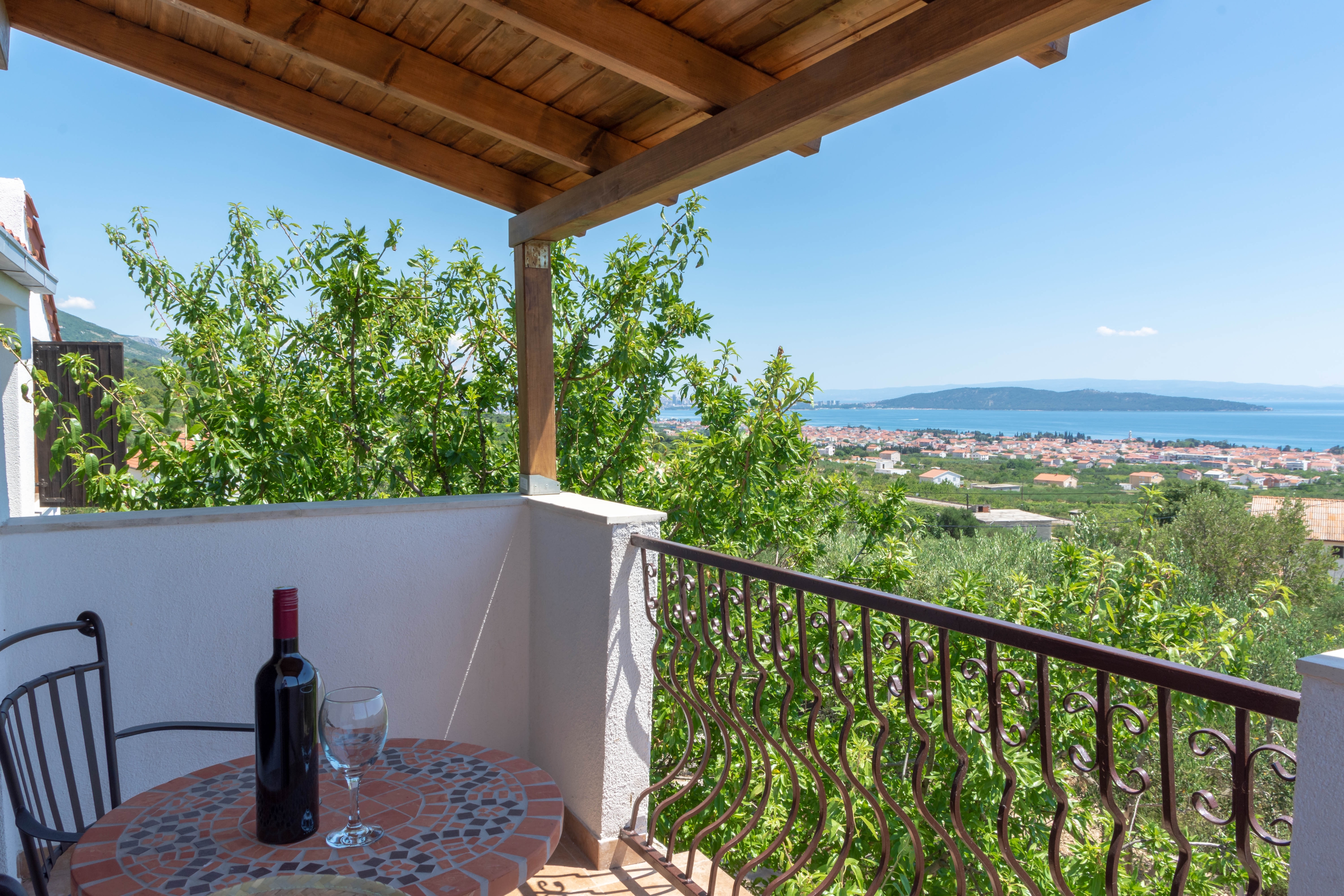 Two bedroom house with terrace and sea view Kaštel Stari, Kaštela  K