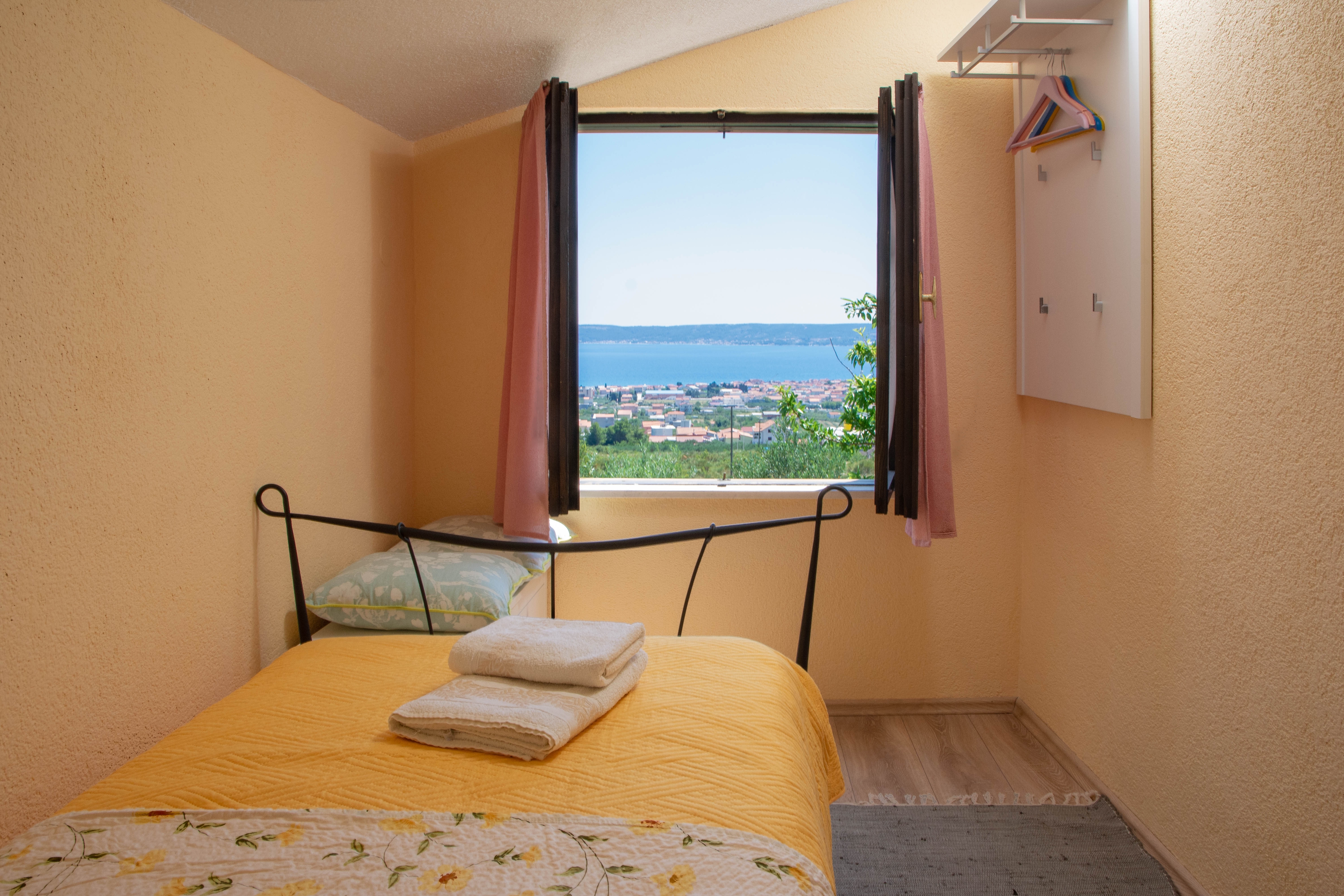 Two bedroom house with terrace and sea view Kaštel Stari, Kaštela  K