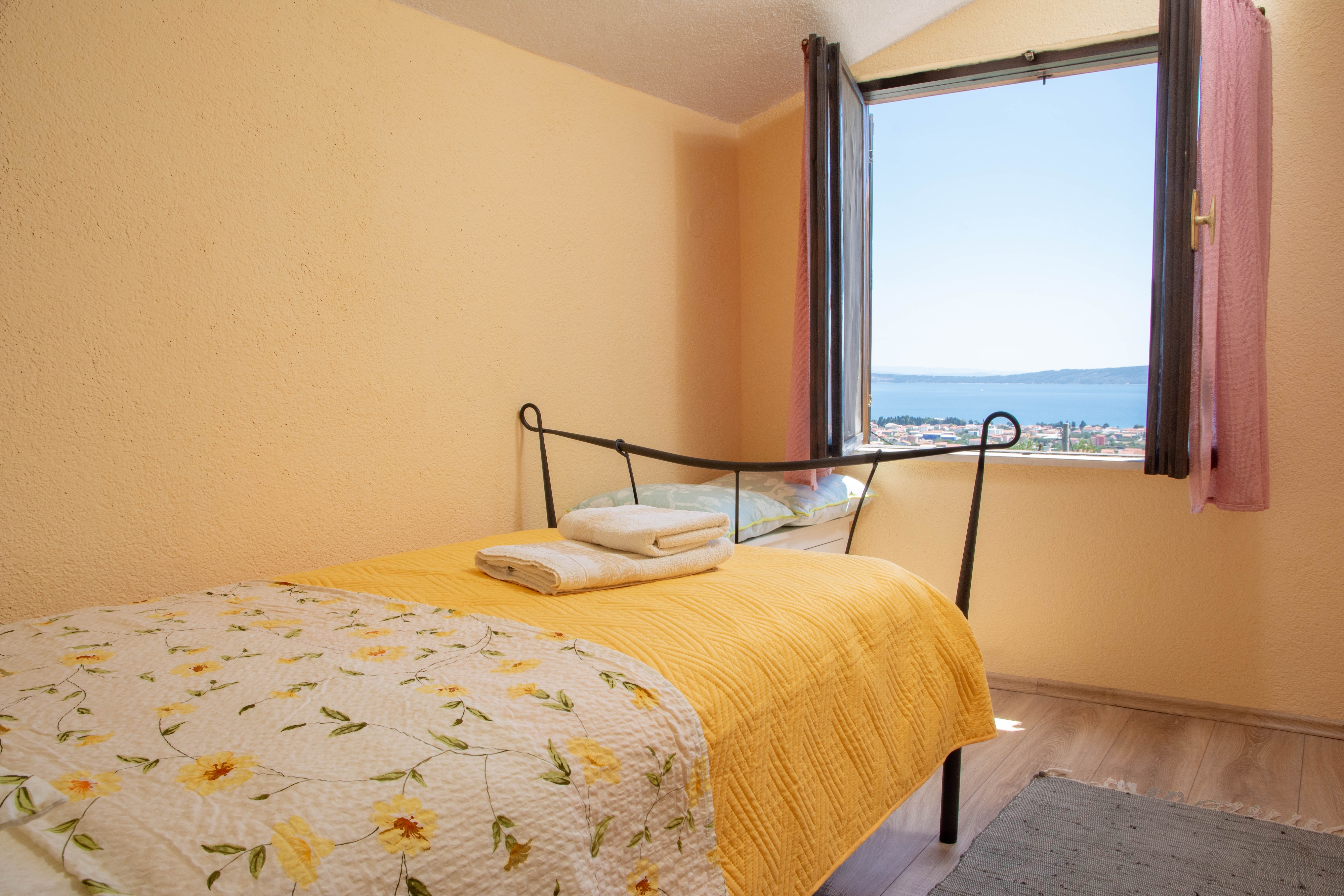 Two bedroom house with terrace and sea view Kaštel Stari, Kaštela  K