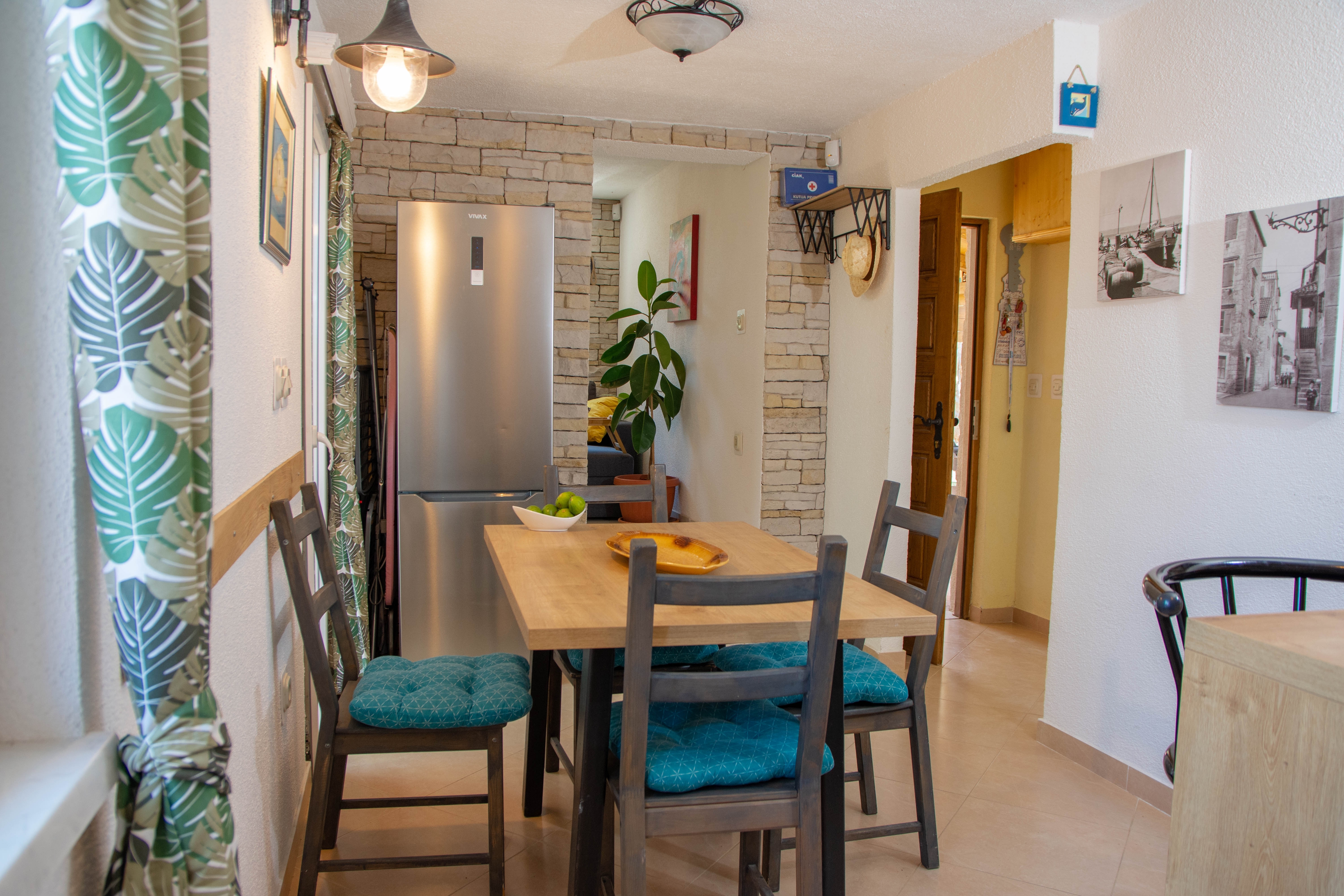Two bedroom house with terrace and sea view Kaštel Stari, Kaštela  K