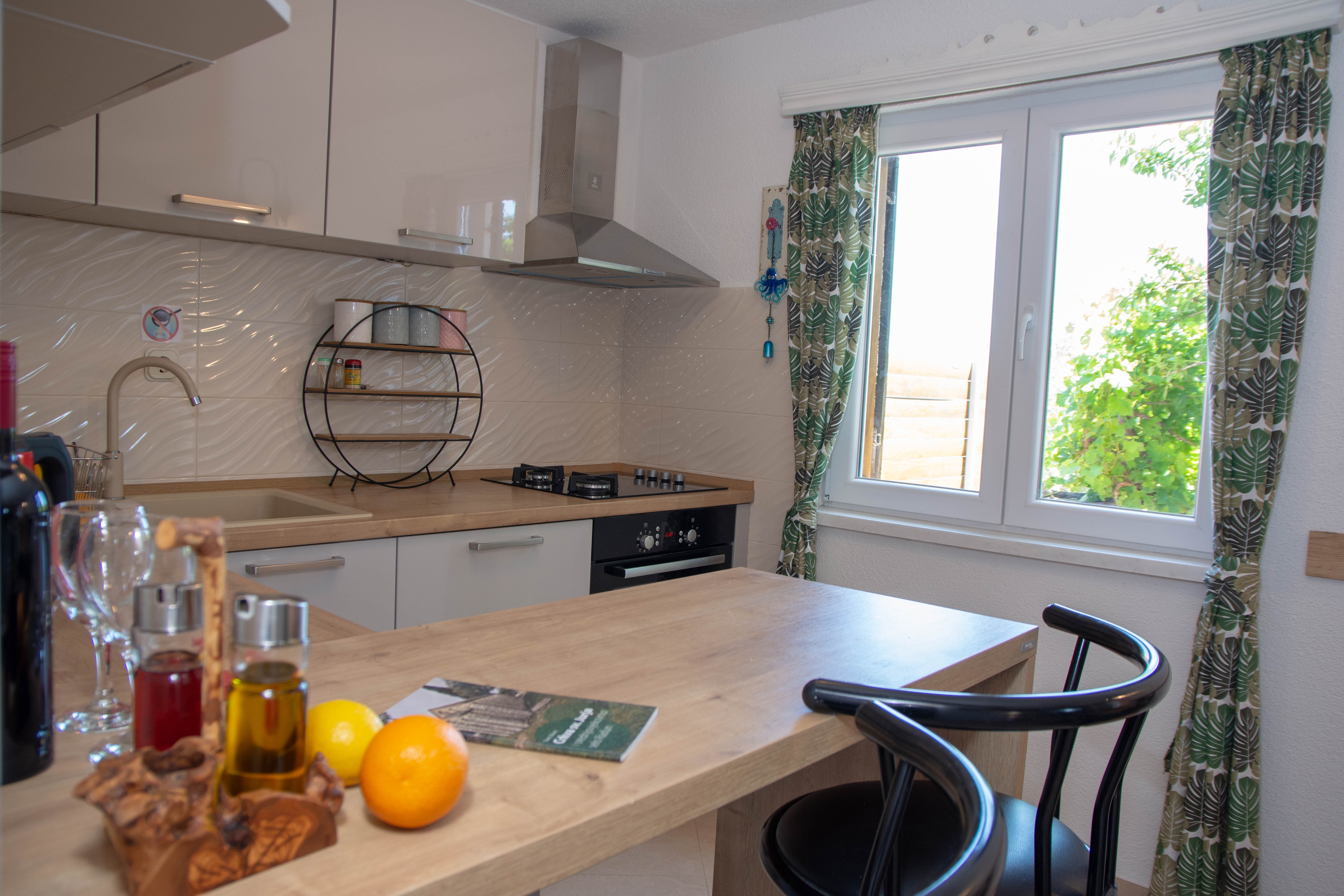 Two bedroom house with terrace and sea view Kaštel Stari, Kaštela  K