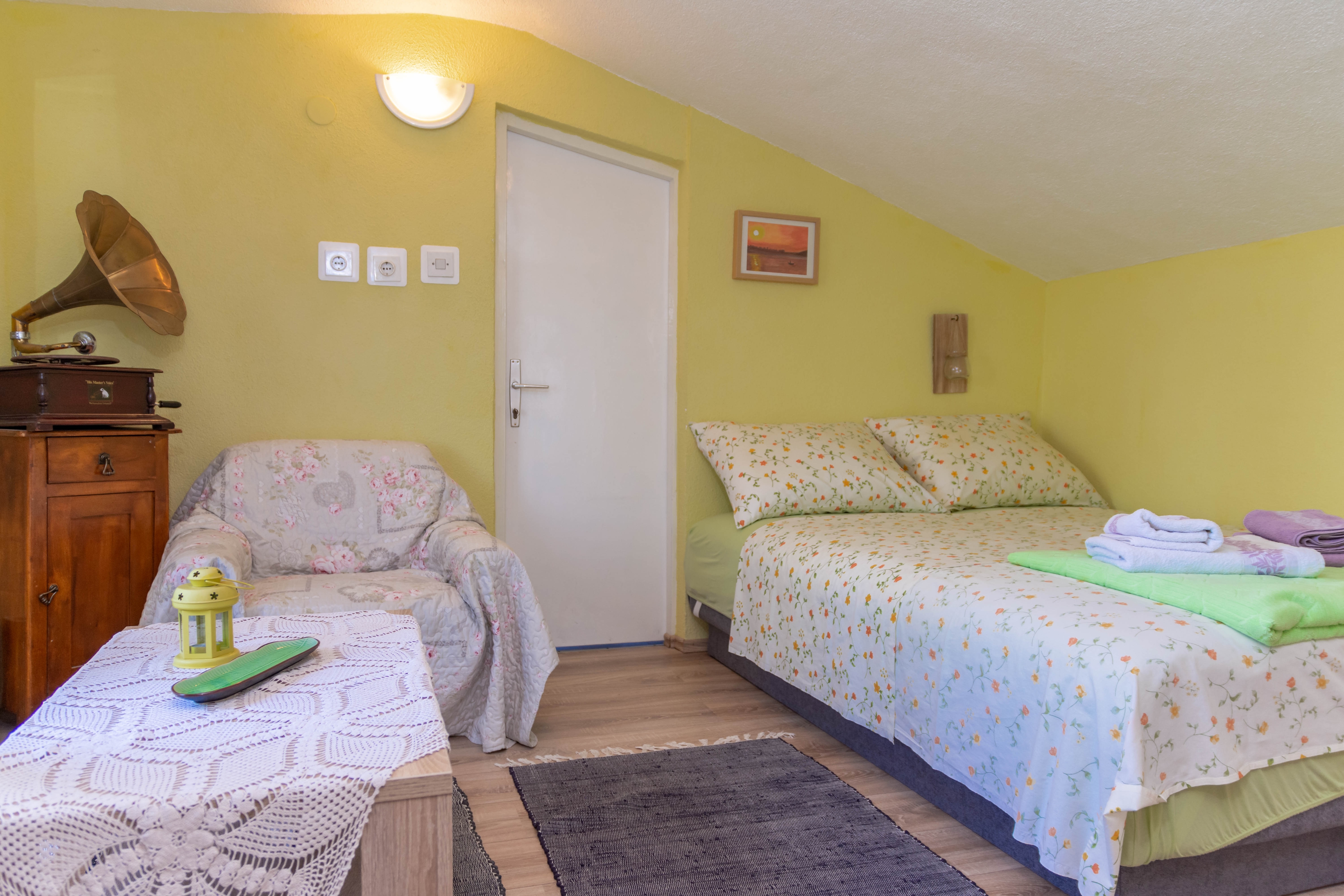 Two bedroom house with terrace and sea view Kaštel Stari, Kaštela  K