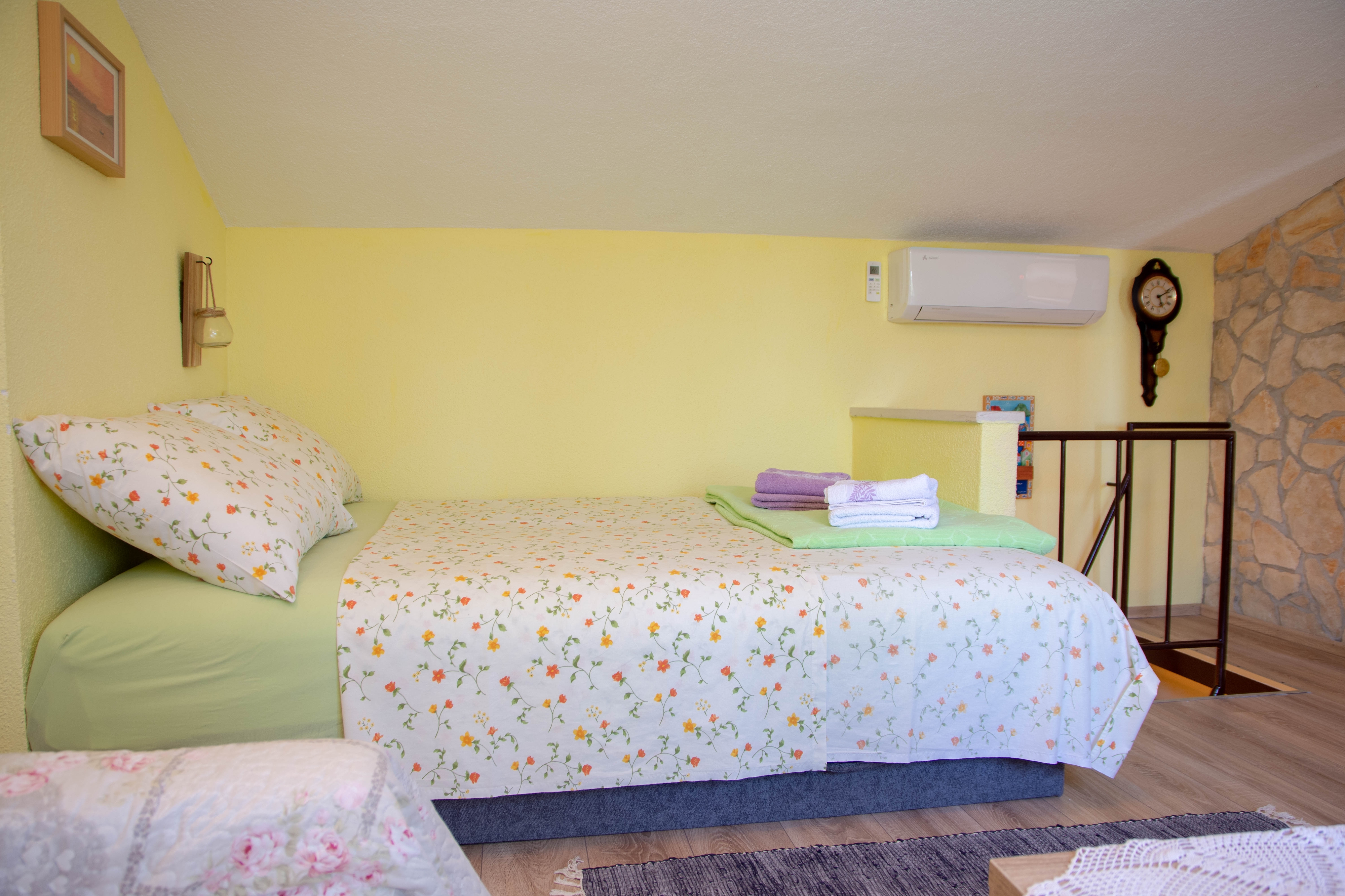 Two bedroom house with terrace and sea view Kaštel Stari, Kaštela  K