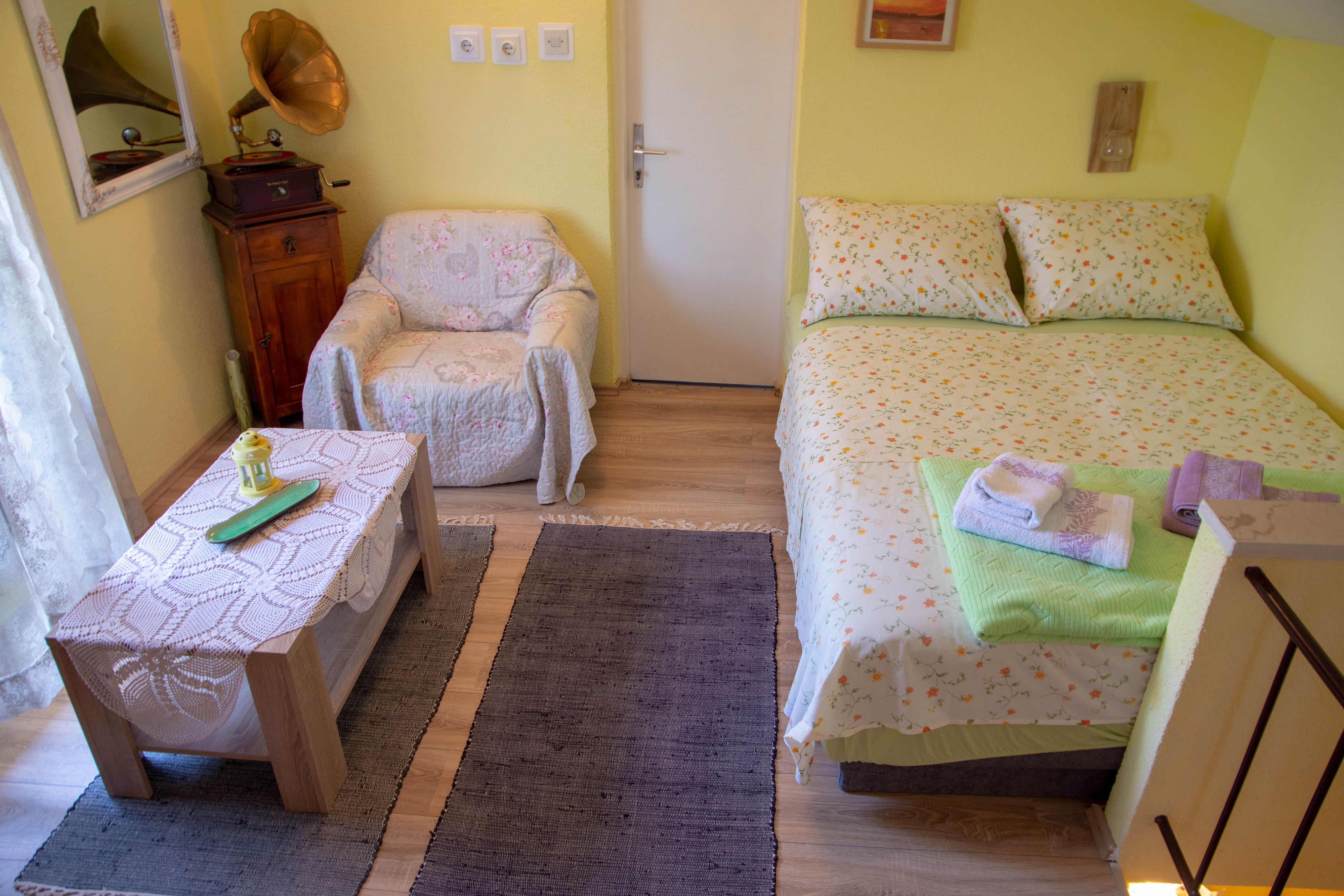 Two bedroom house with terrace and sea view Kaštel Stari, Kaštela  K