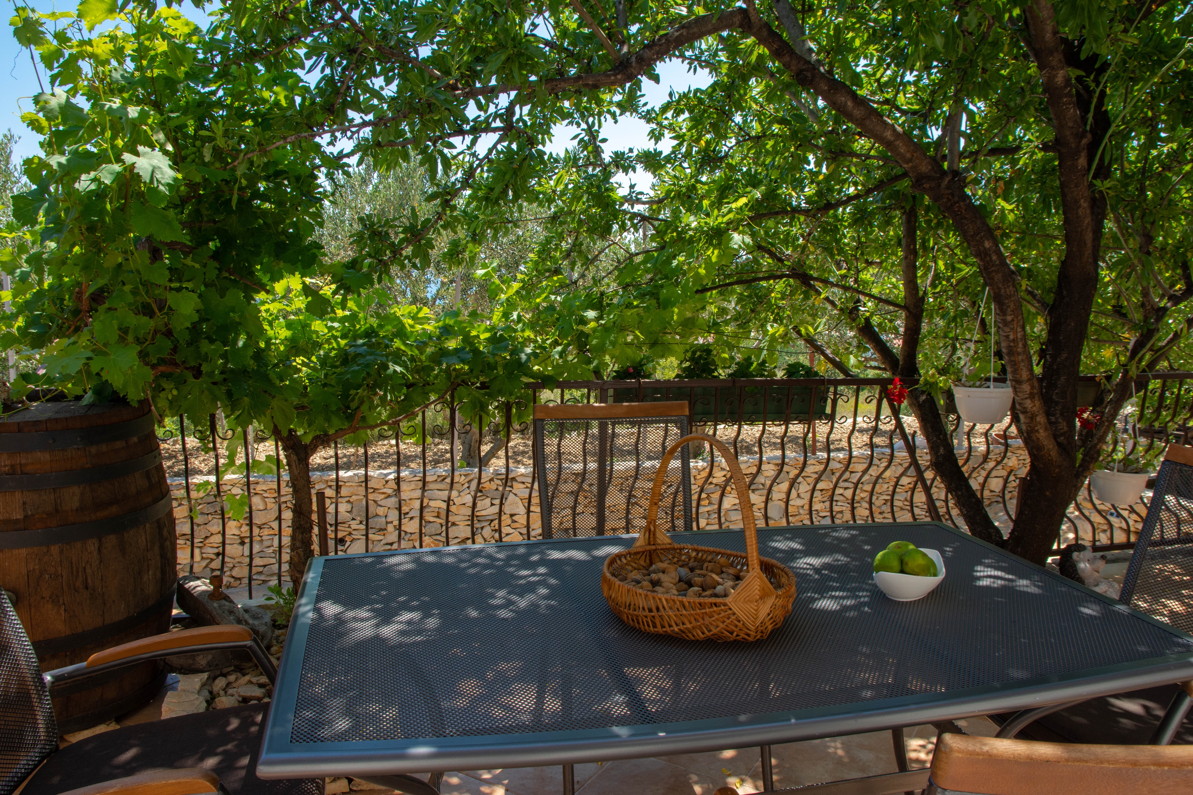 Two bedroom house with terrace and sea view Kaštel Stari, Kaštela  K