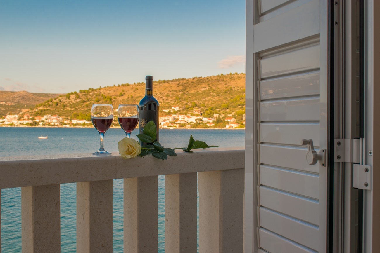 Comfortable and spacious house near beach Rogoznica (K-22156) Comfortable and spacious house near beach Rogoznica (K-22156)