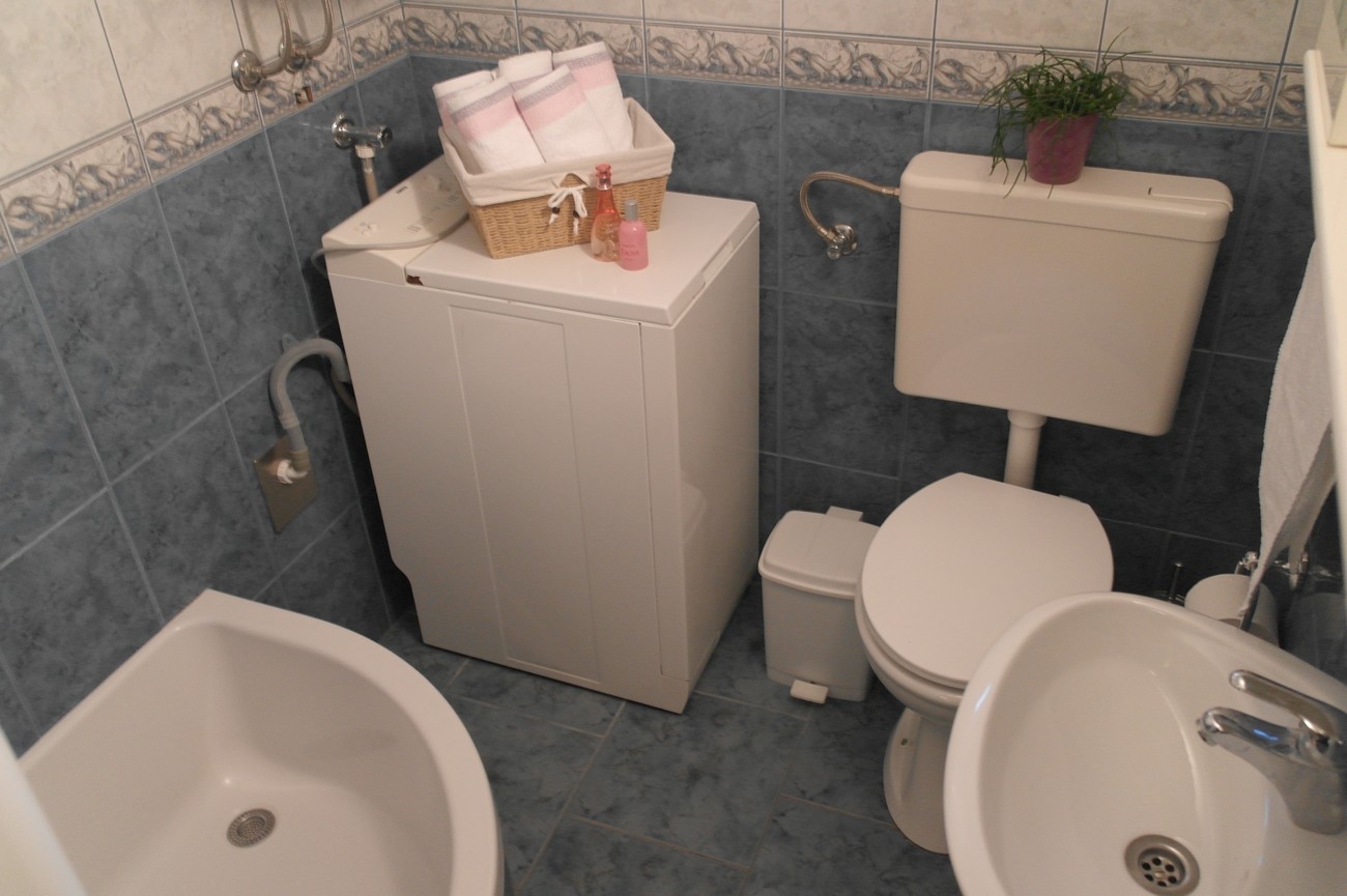 Comfortable and spacious house near beach Rogoznica  K