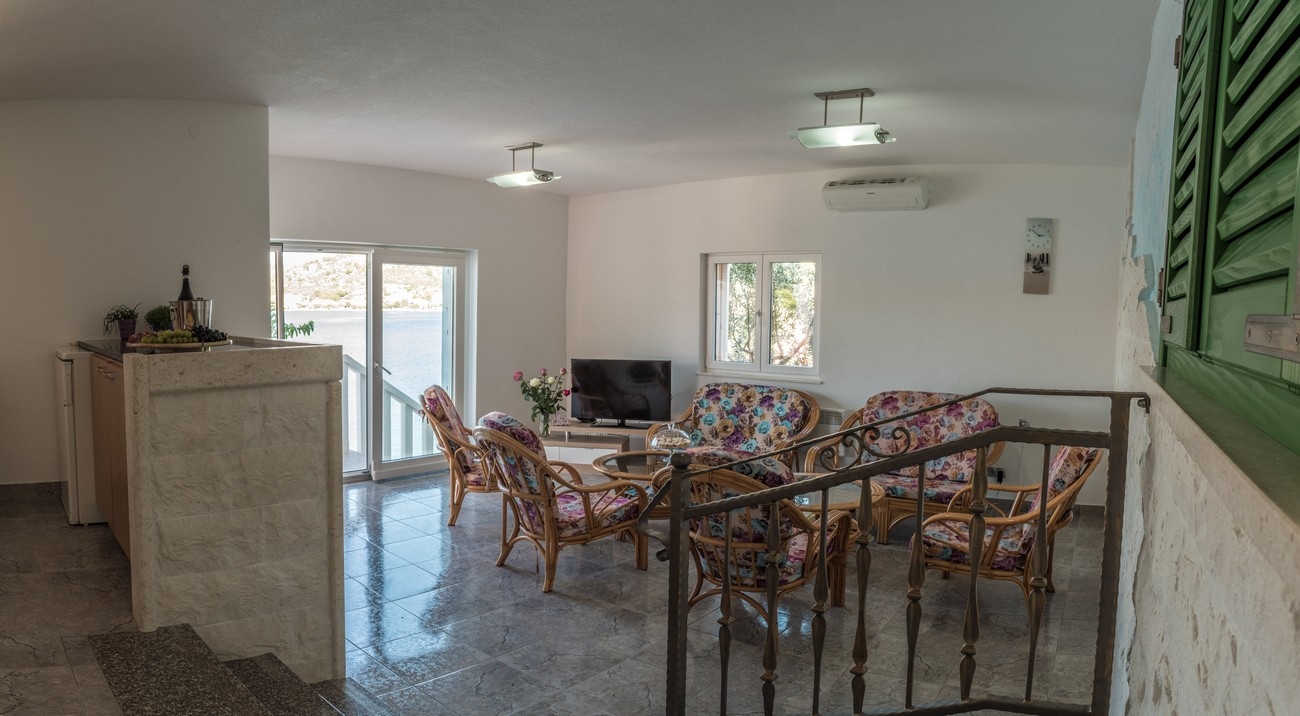 Comfortable and spacious house near beach Rogoznica (K-22156) Comfortable and spacious house near beach Rogoznica (K-22156)