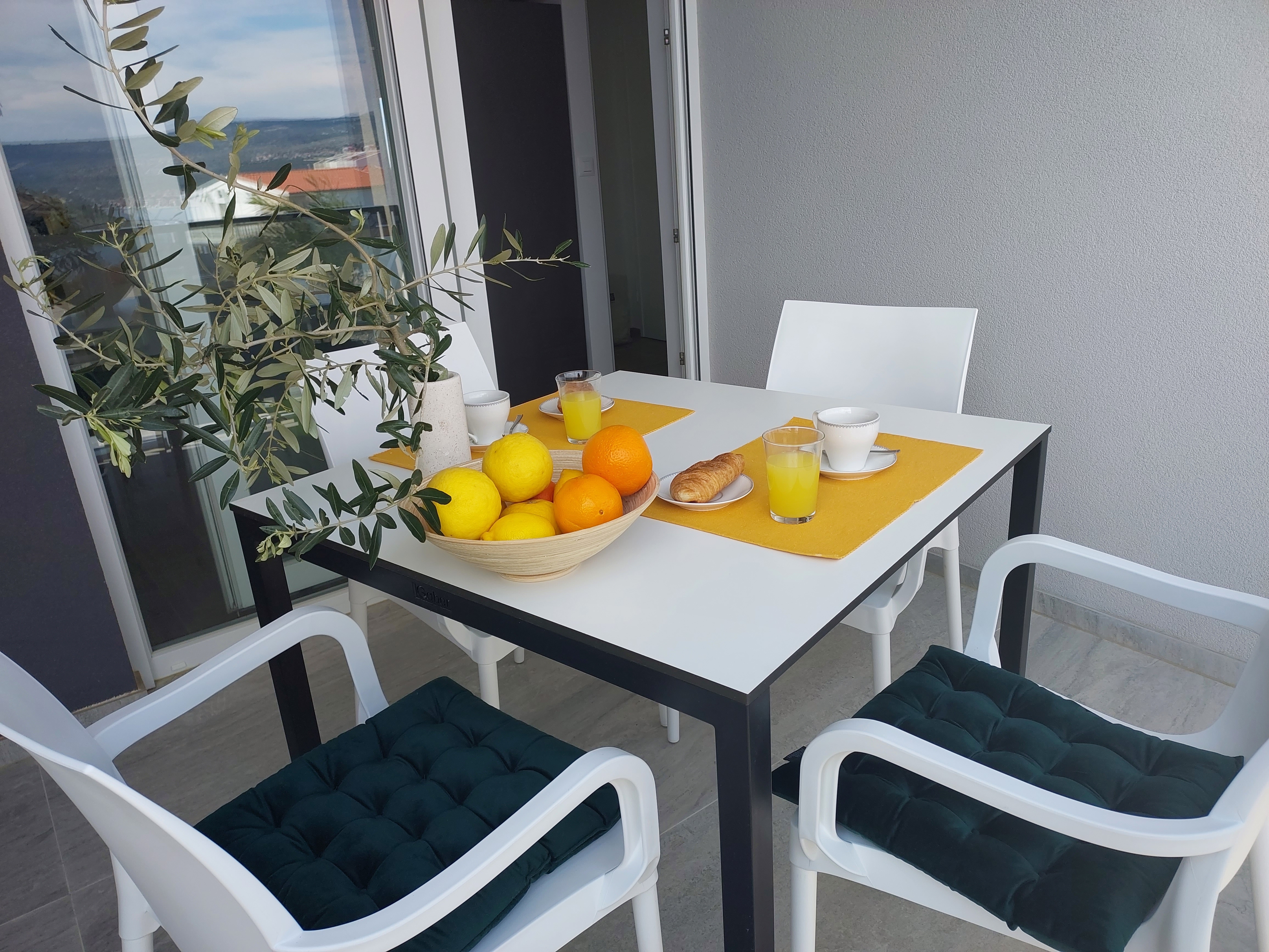 One bedroom apartment with terrace and sea view Rogoznica  A-a