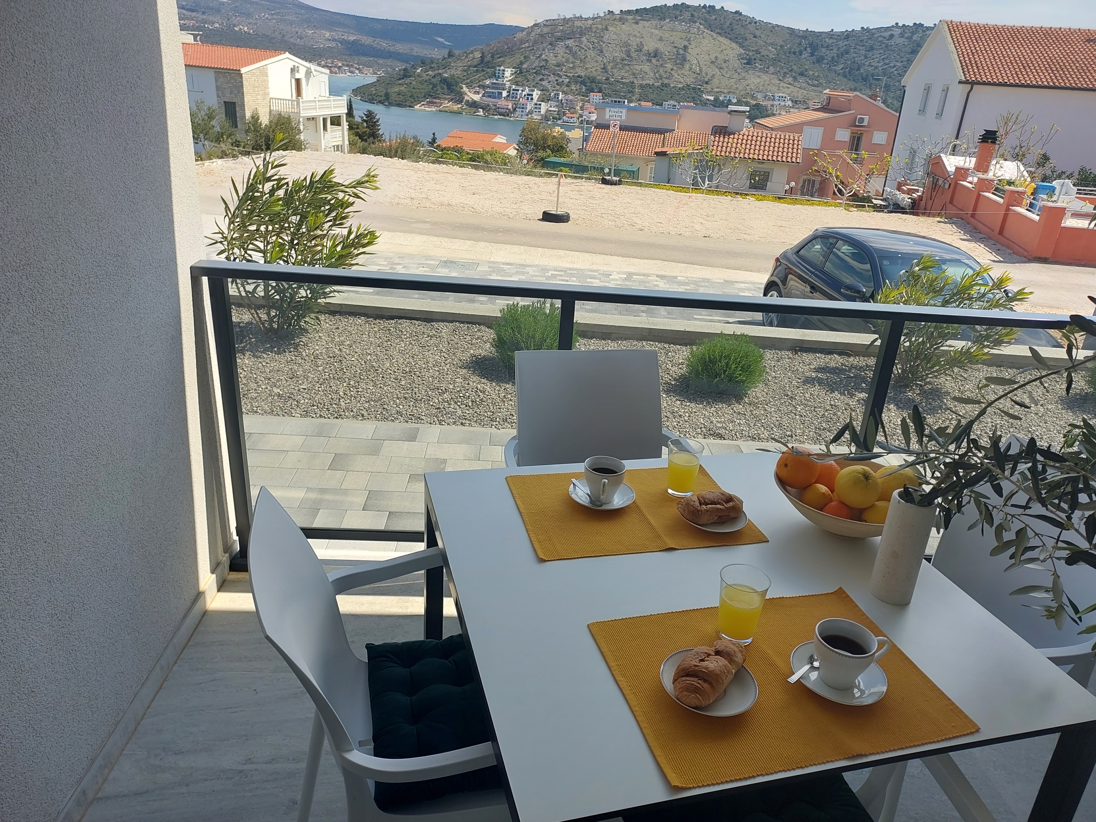 One bedroom apartment with terrace and sea view Rogoznica  A-a