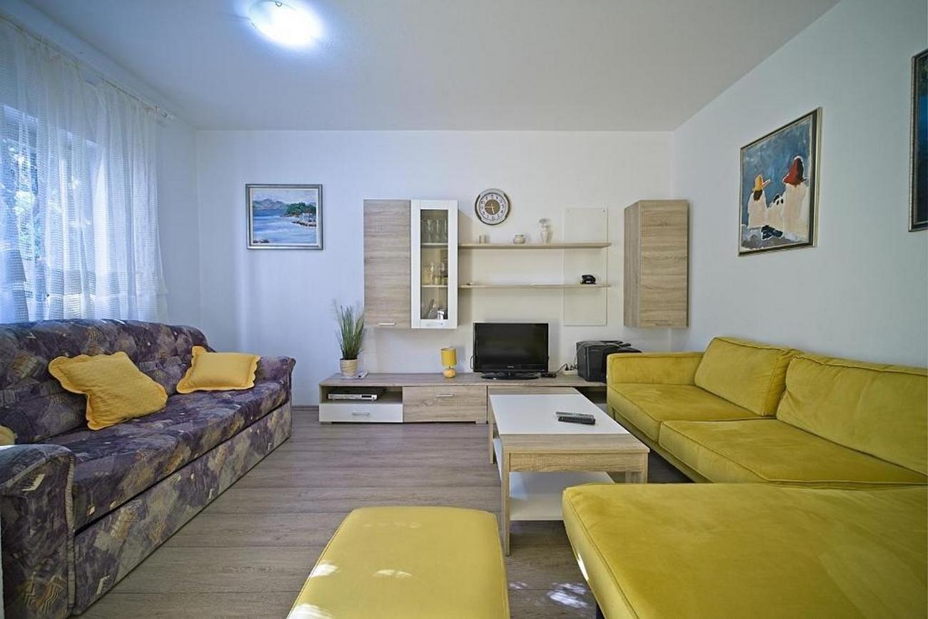 Two bedroom apartment with terrace Postira, Brač  A-a
