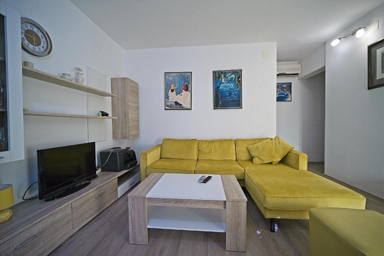 Two bedroom apartment with terrace Postira, Brač  A-a