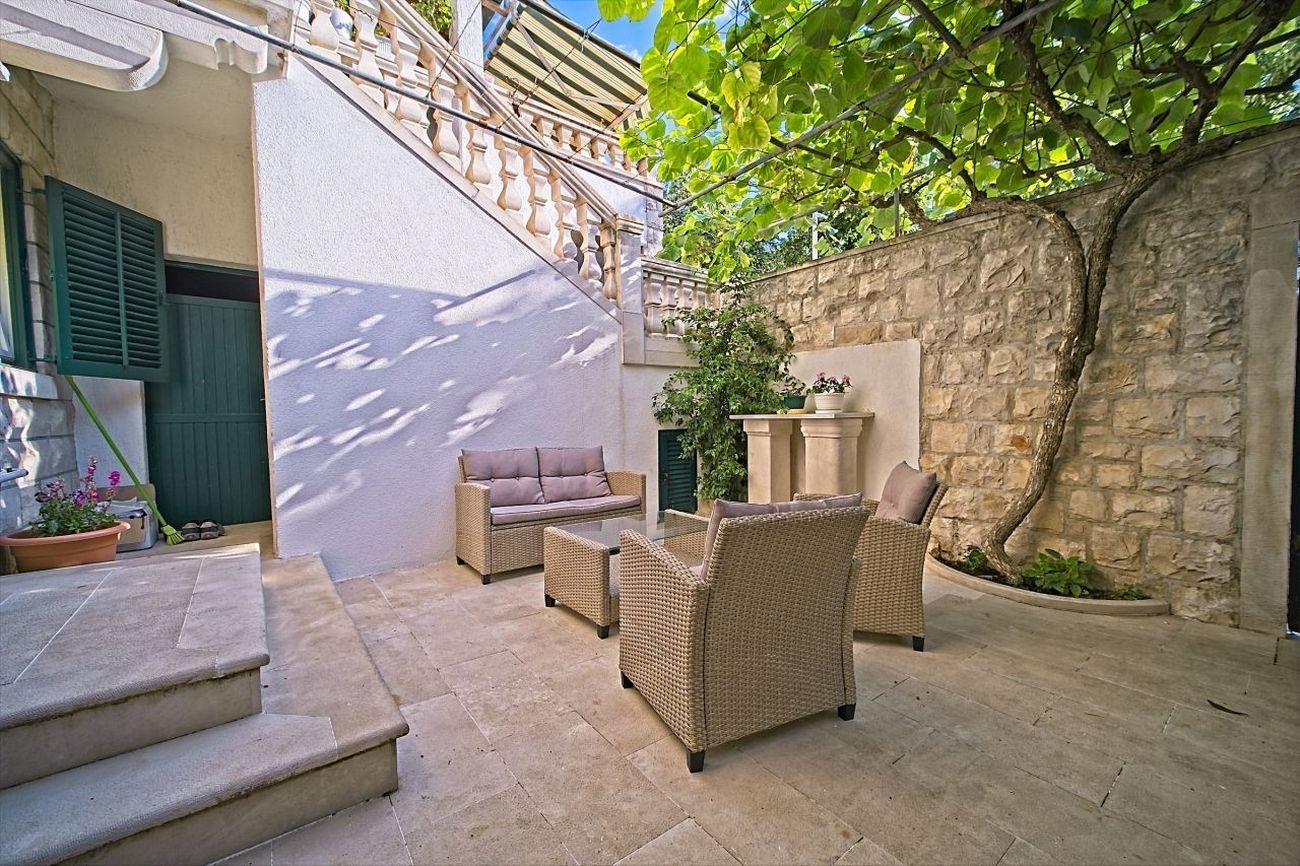 Two bedroom apartment with terrace Postira, Brač  A-a