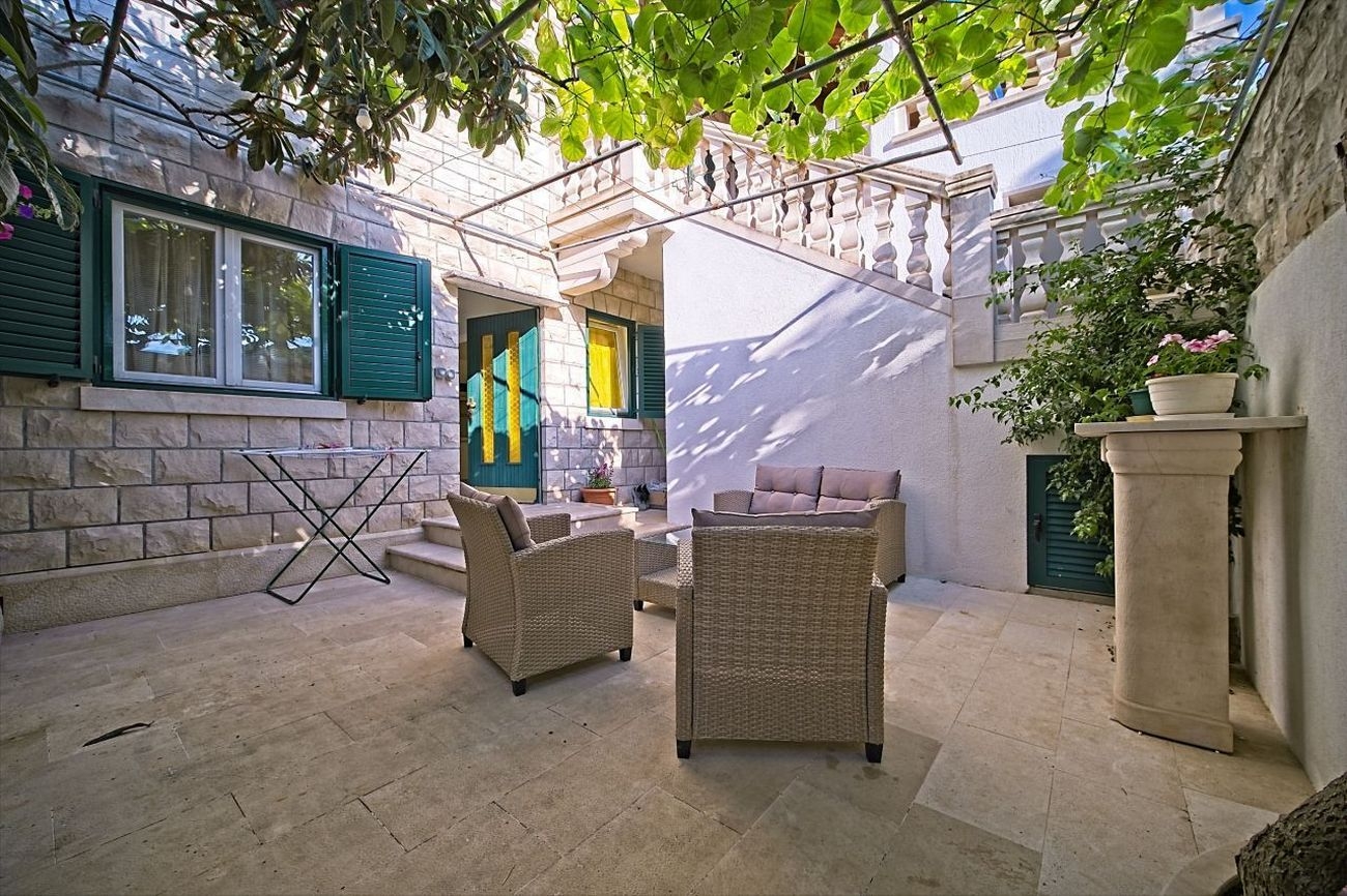 Two bedroom apartment with terrace Postira, Brač  A-a