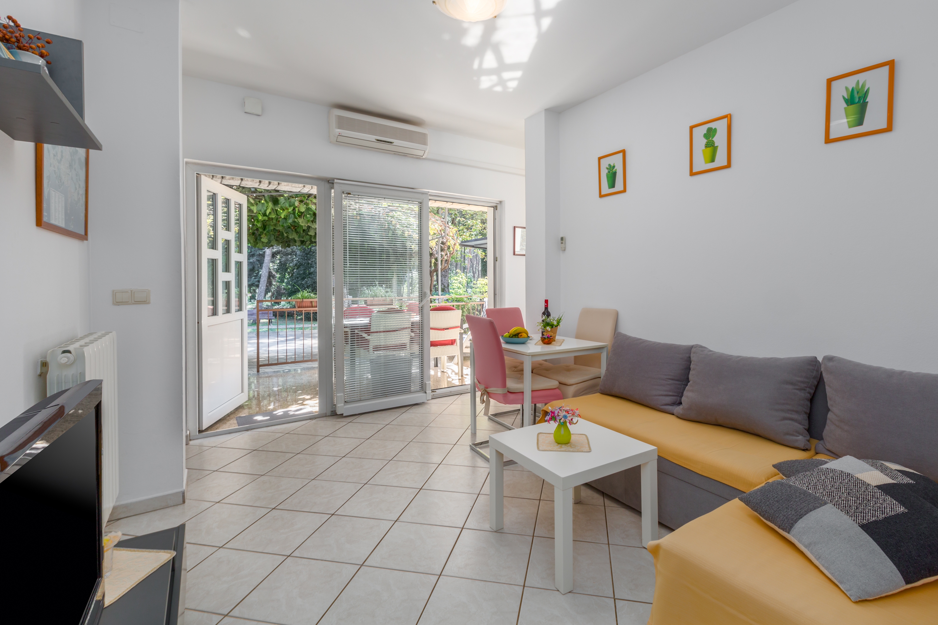 One bedroom apartment with terrace Poreč (A-2216-c) One bedroom apartment with terrace Poreč (A-2216-c)