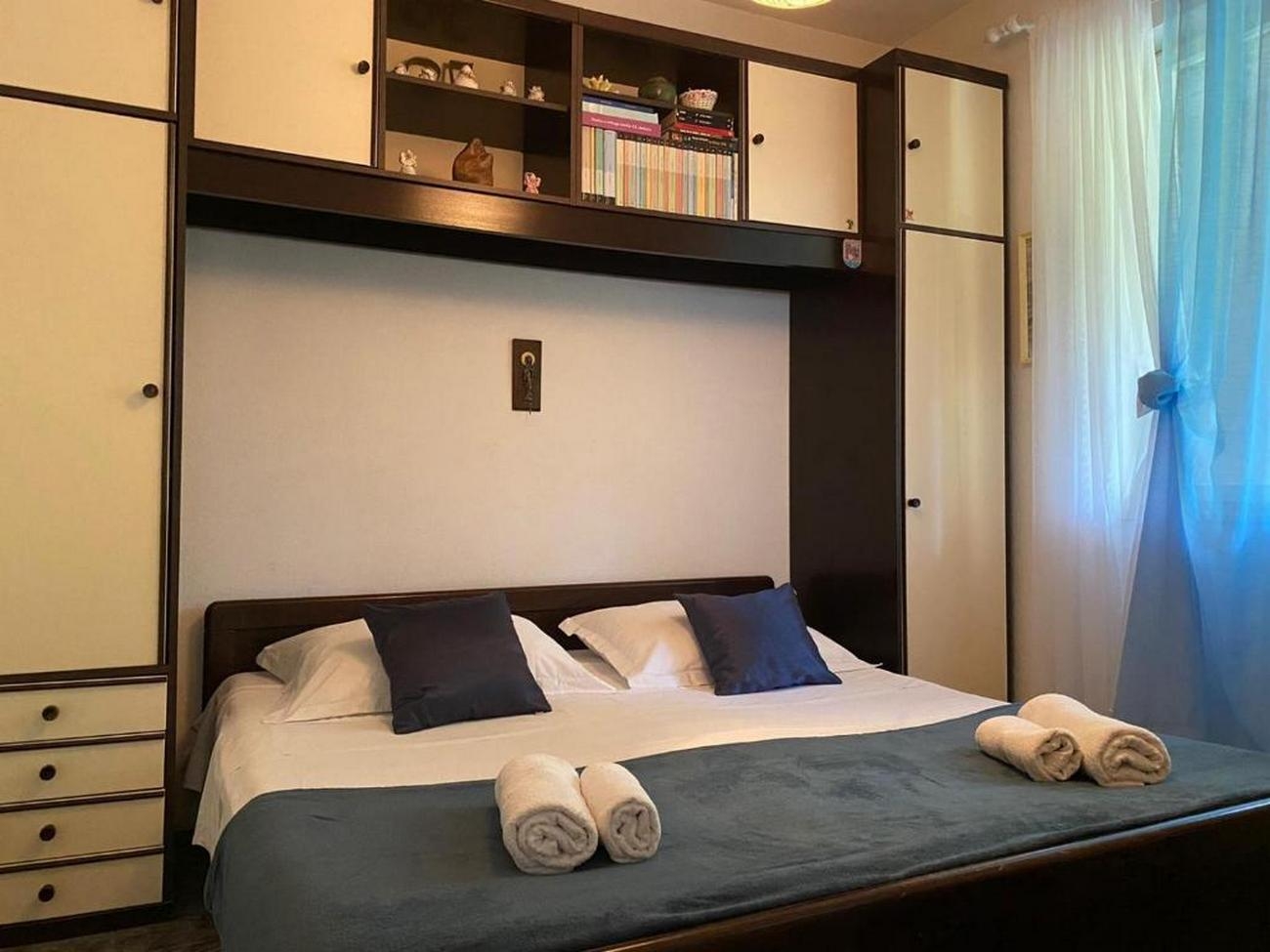 Two bedroom apartment with terrace and sea view Postira, Brač  A-a