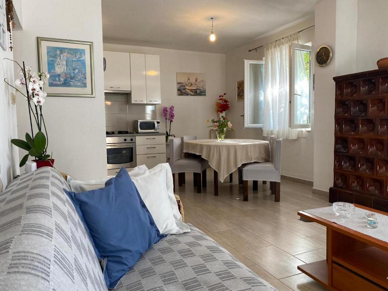 Two bedroom apartment with terrace and sea view Postira, Brač  A-a