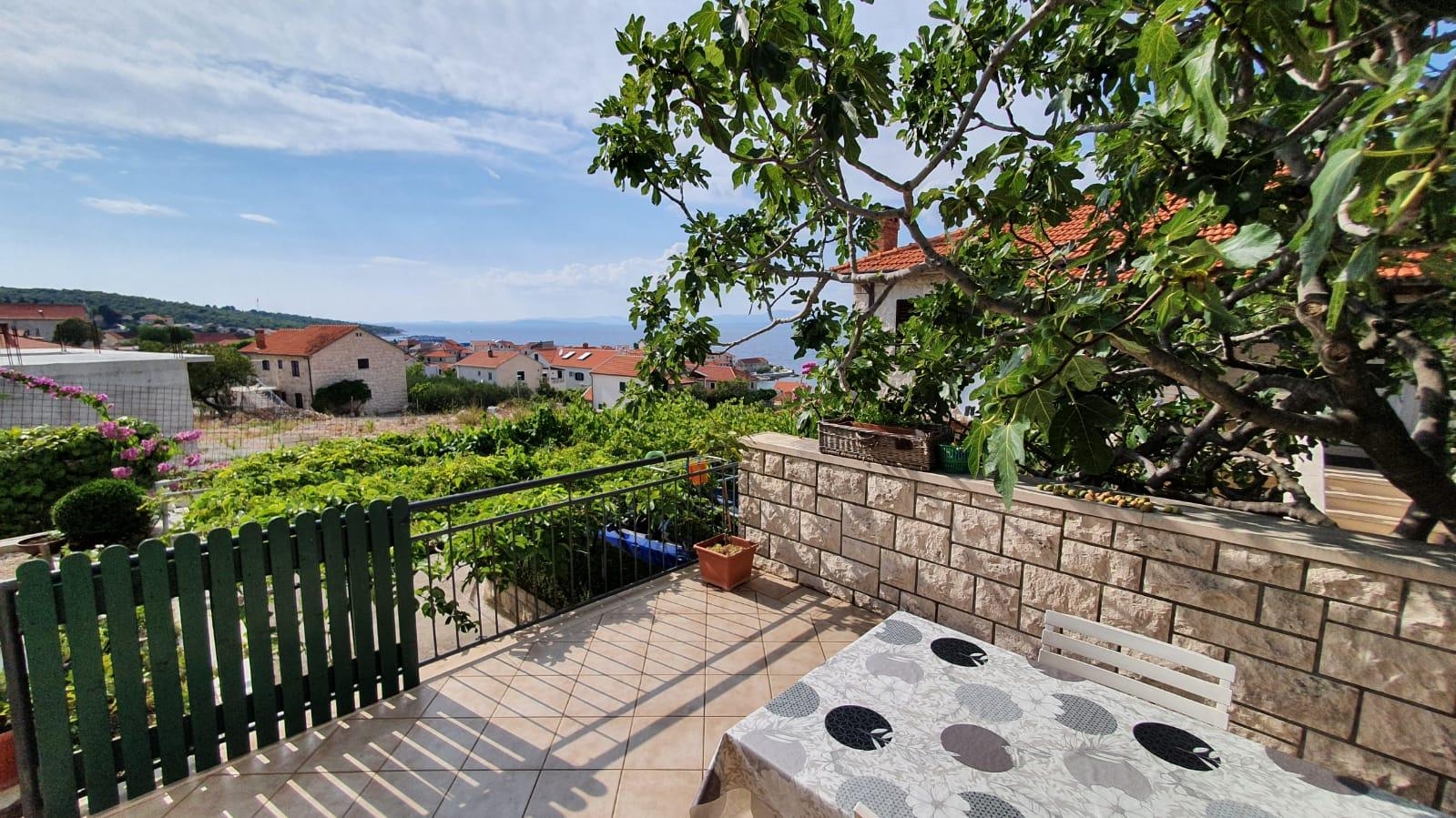 Two bedroom apartment with terrace and sea view Postira, Brač  A-a