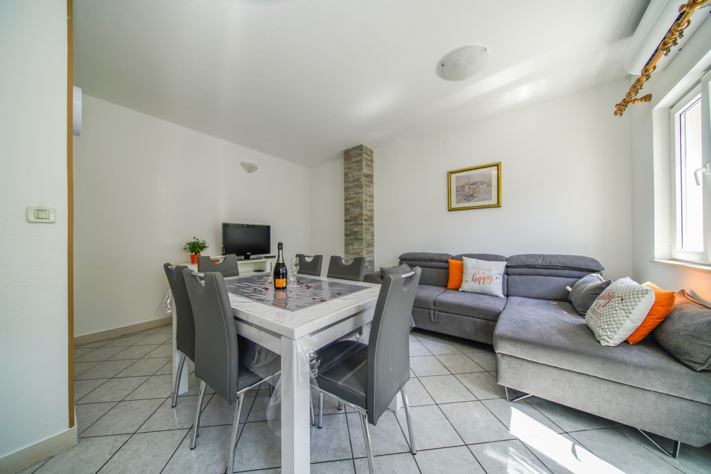 Three bedroom apartment with air-conditioning Postira, Brač  A-a