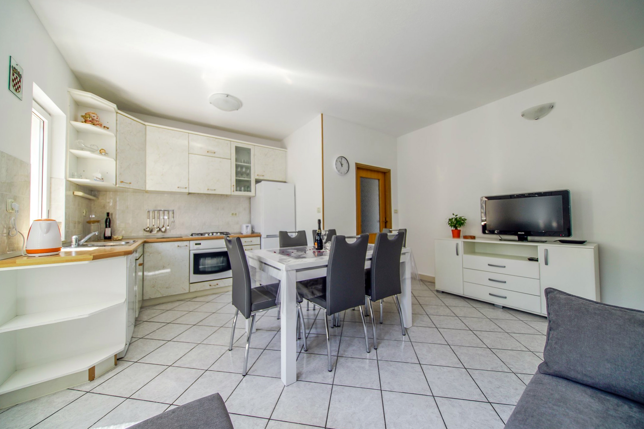 Three bedroom apartment with air-conditioning Postira, Brač  A-a