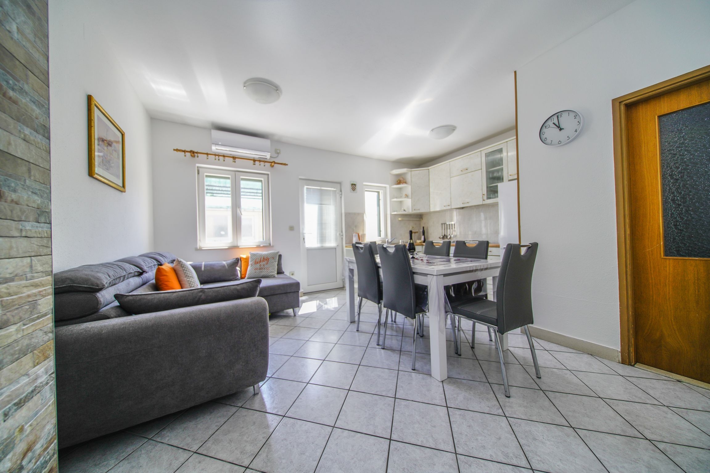 Three bedroom apartment with air-conditioning Postira, Brač  A-a