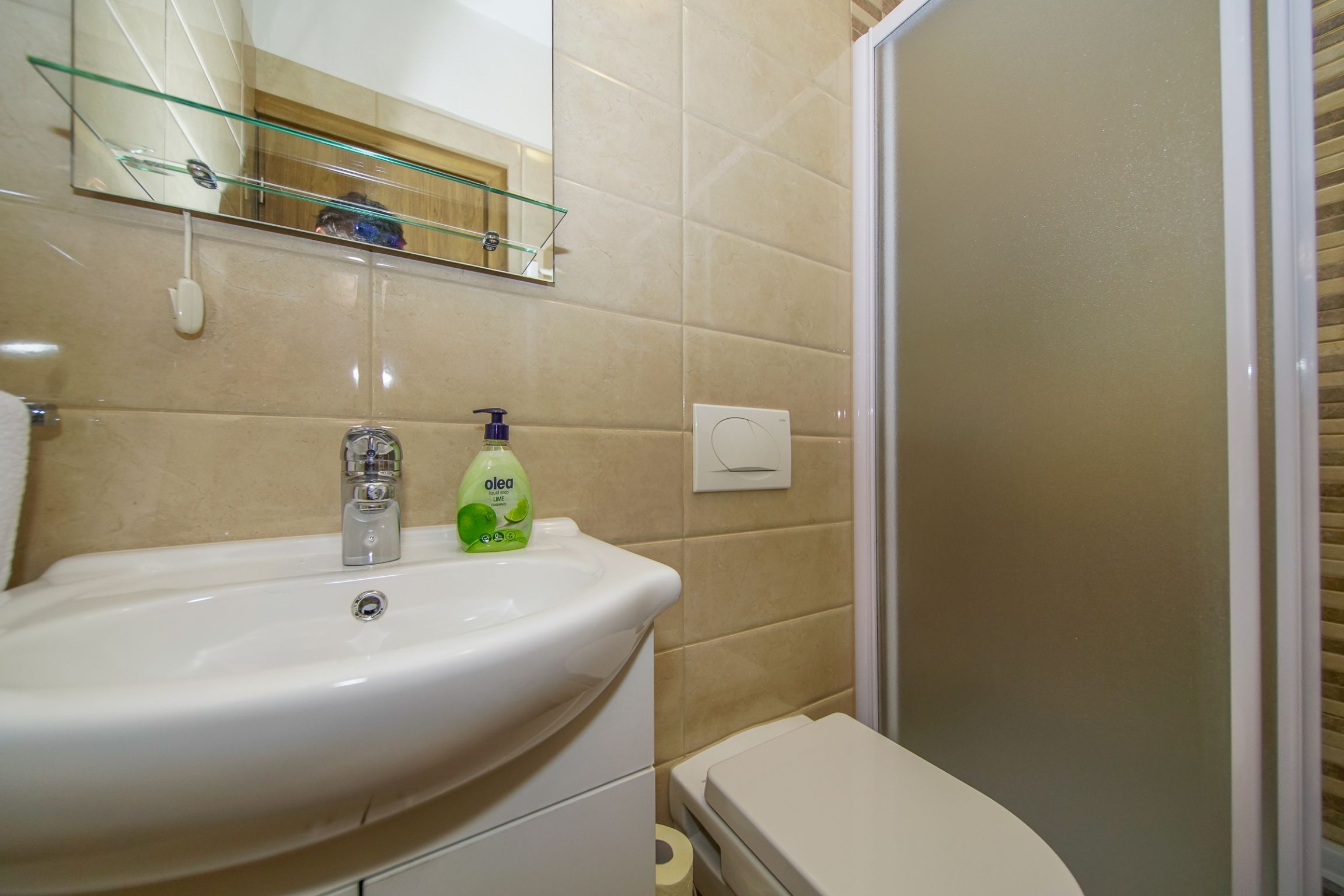 Three bedroom apartment with terrace and sea view Postira, Brač  A-b