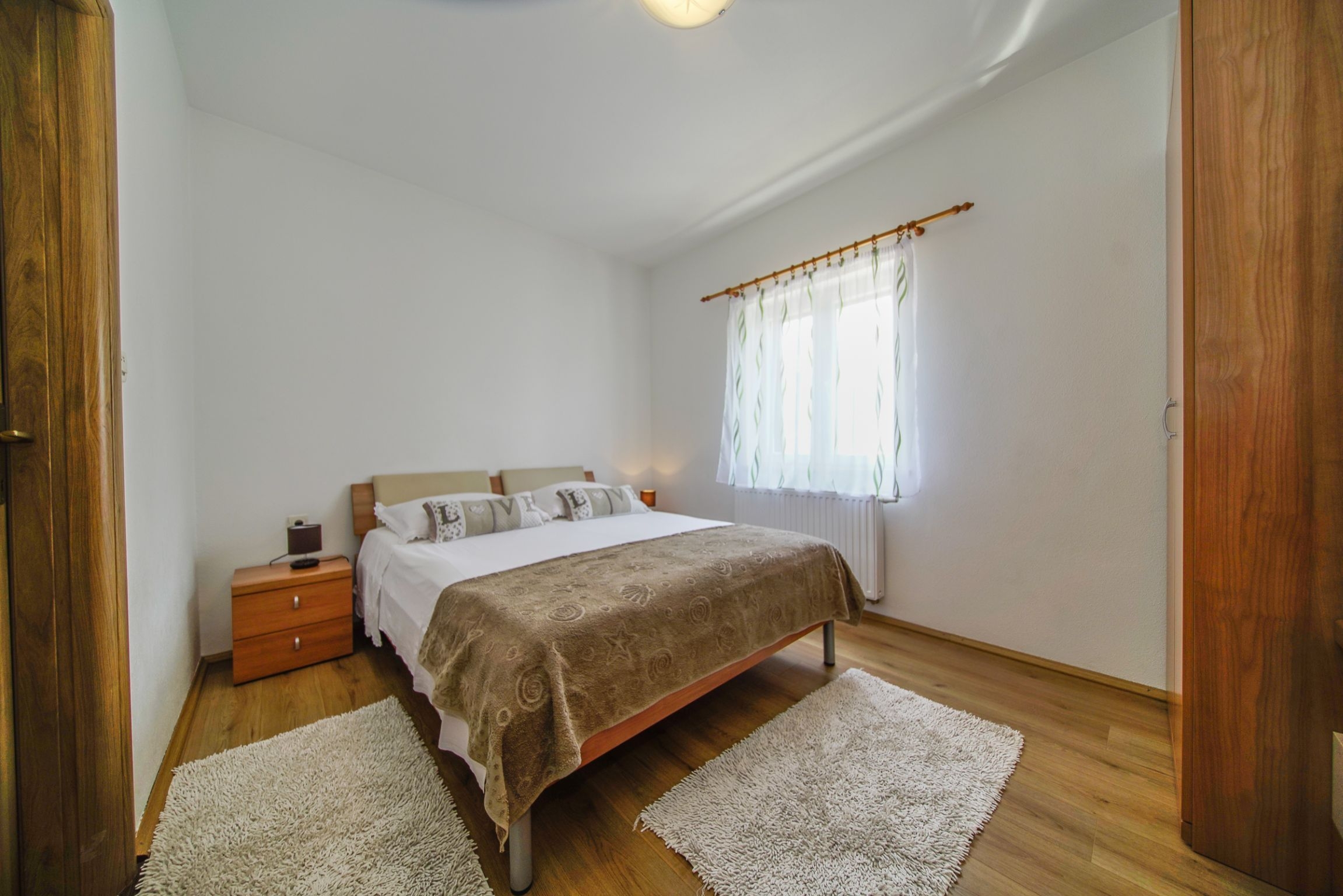 Three bedroom apartment with terrace and sea view Postira, Brač  A-b