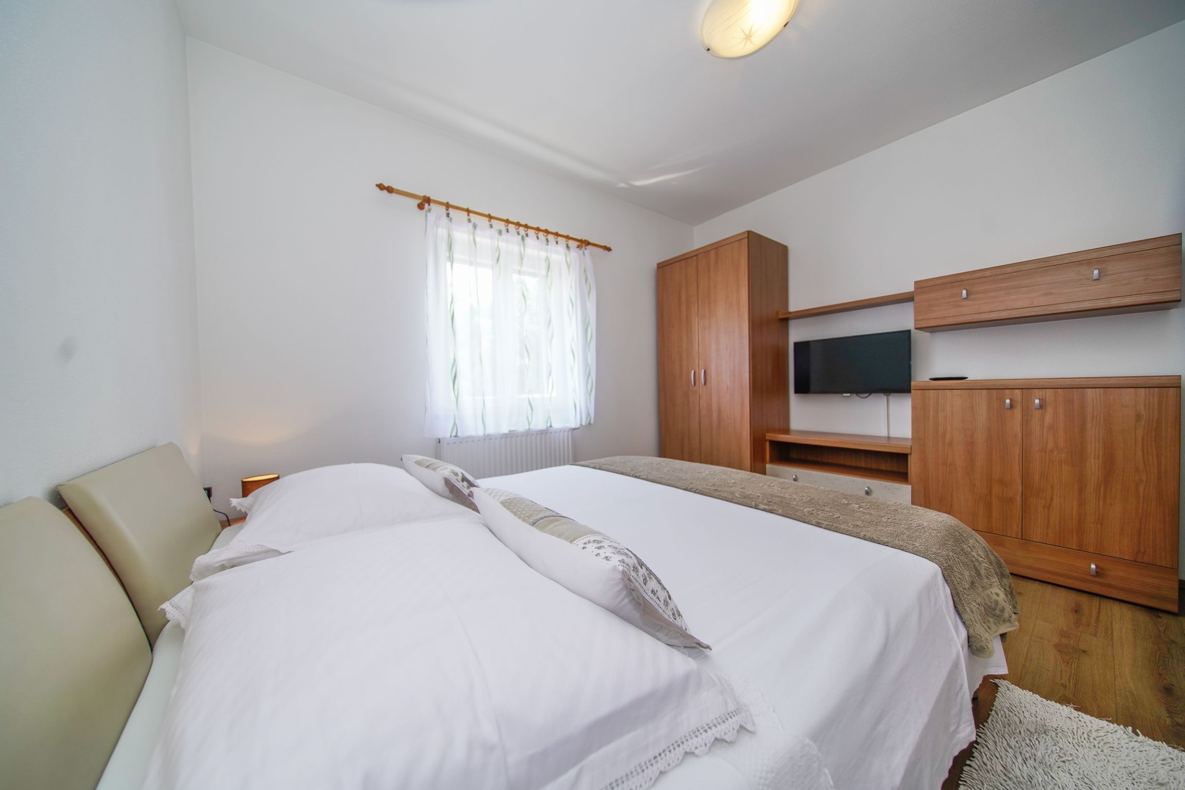 Three bedroom apartment with terrace and sea view Postira, Brač  A-b