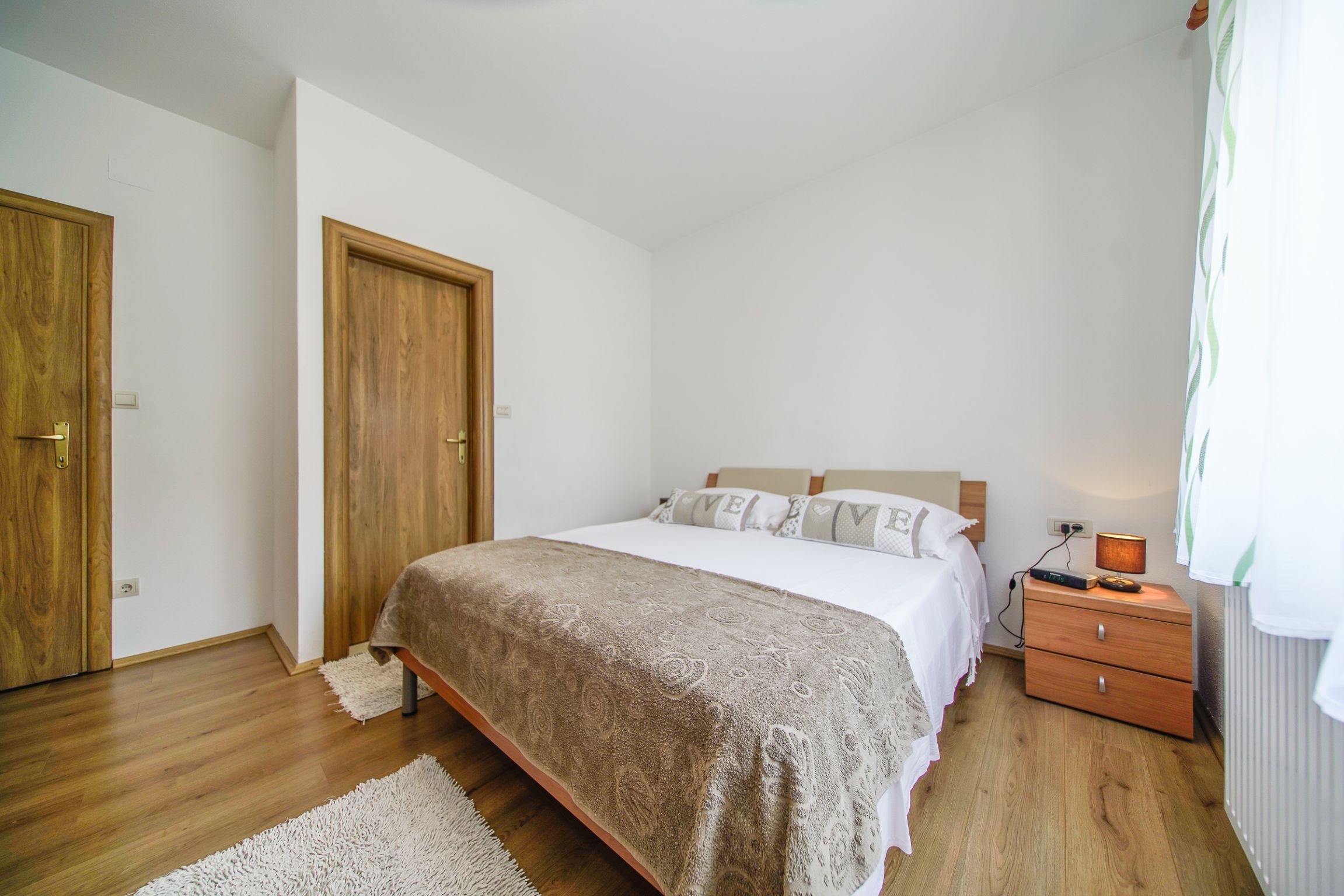 Three bedroom apartment with terrace and sea view Postira, Brač  A-b