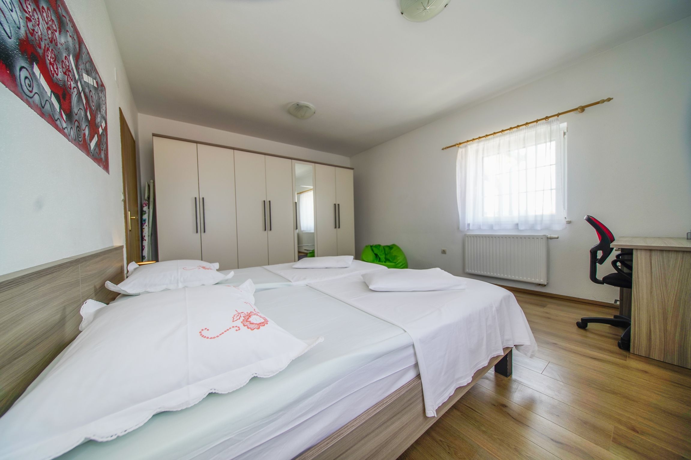 Three bedroom apartment with terrace and sea view Postira, Brač  A-b