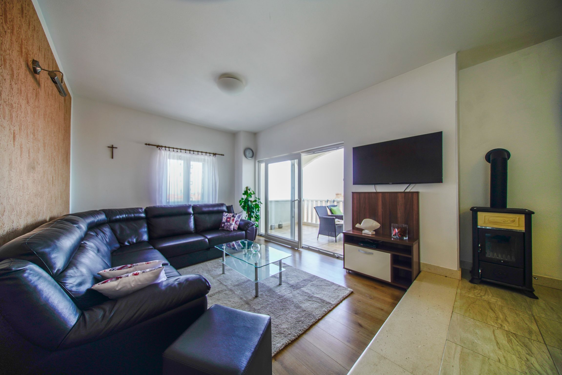 Three bedroom apartment with terrace and sea view Postira, Brač  A-b